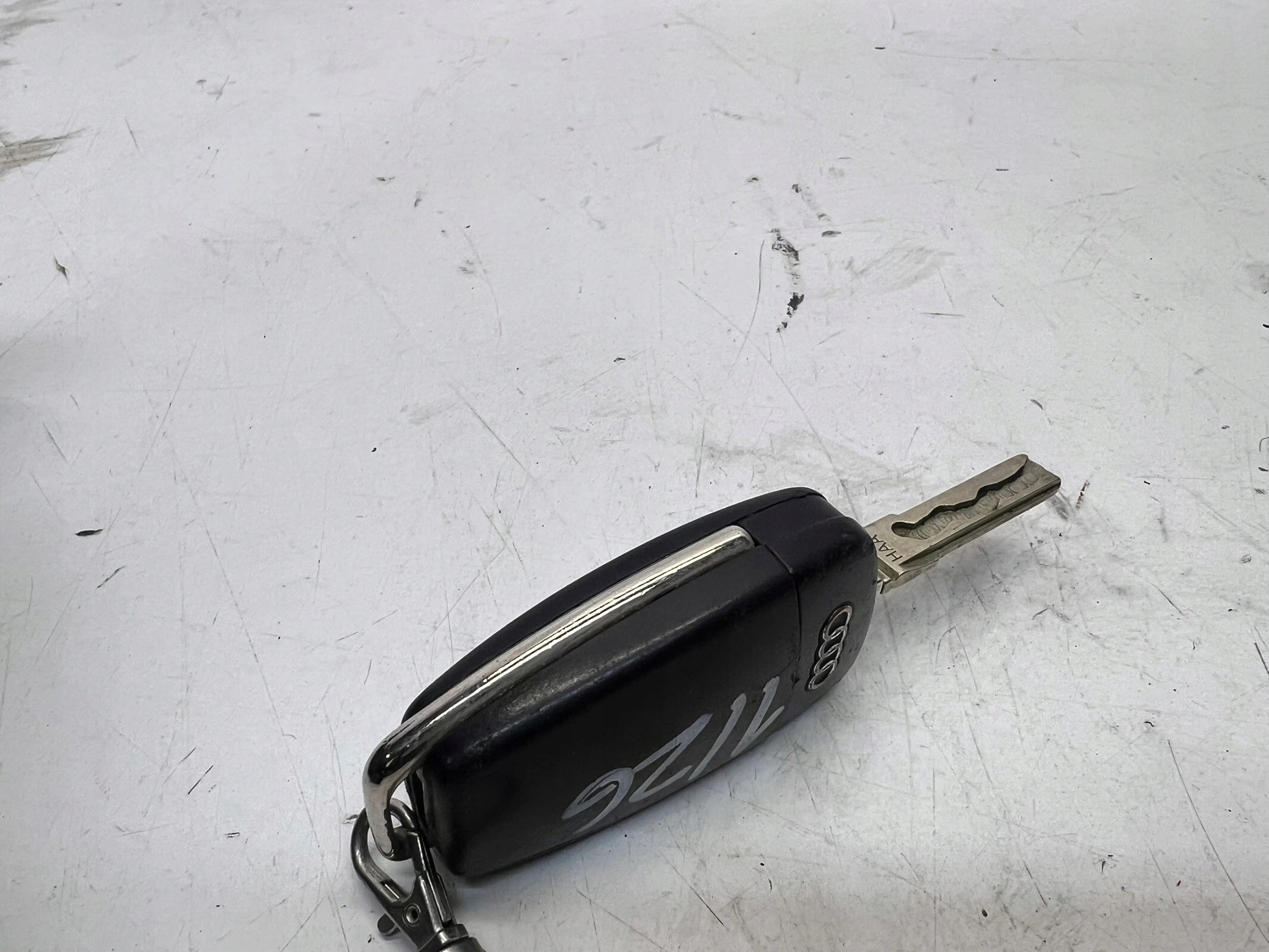 key PILOT SCYZORYK AUDI A3 8P 8P0837220D 1/26