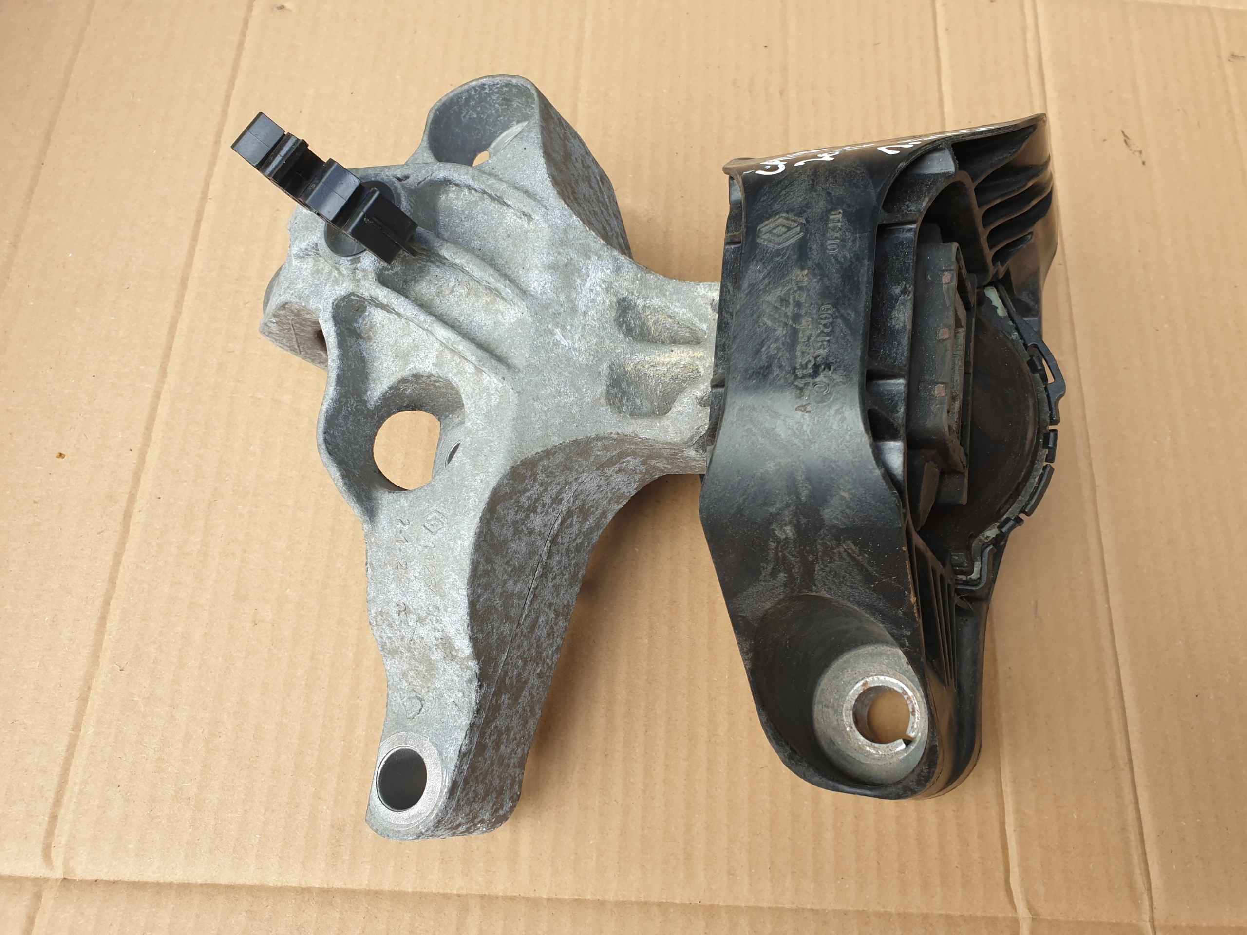 engine mount holder RENAULT CAPTUR and 1.5 DCI 2014- 112845638R
