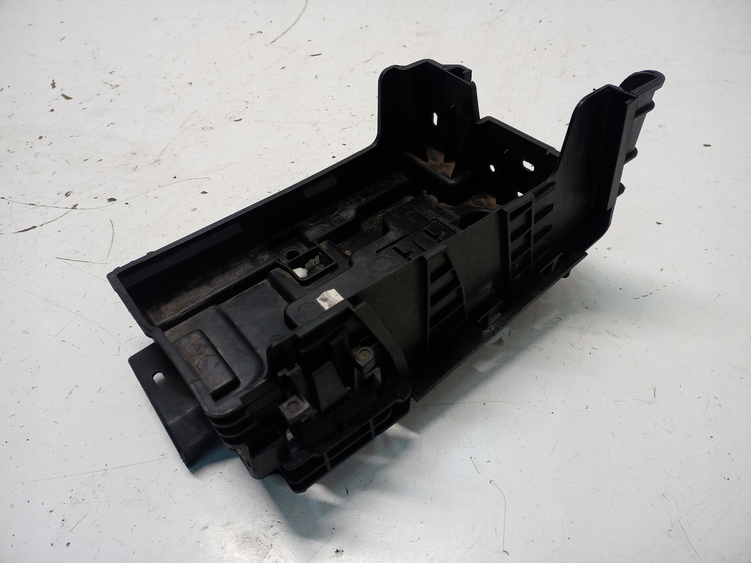 PODSTAWA AKUMULATORA CITROEN C3 III Numer katalogowy części 9676054080