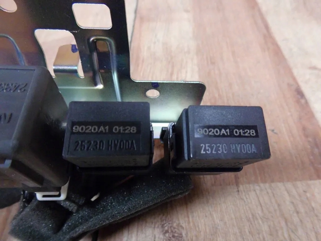 Nissan X-Trail T32 relay 25230 HV00A