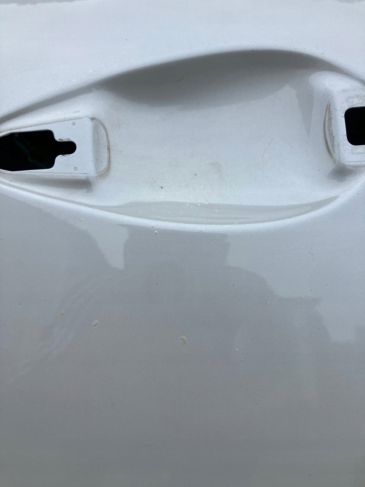 dveře levý předek PEUGEOT 208 a EFCD BIALA PERLA