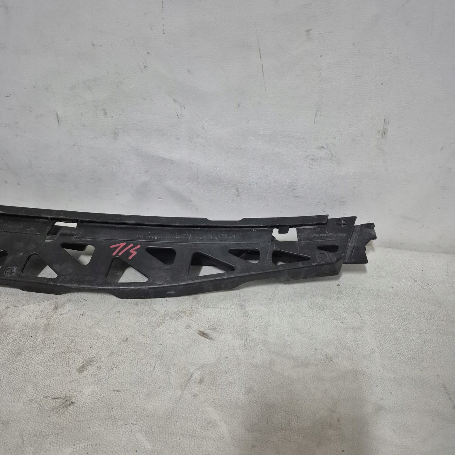 VW PASSAT B8 KOMBI 14-23 Support Console Support plaque Pare choc Arrière