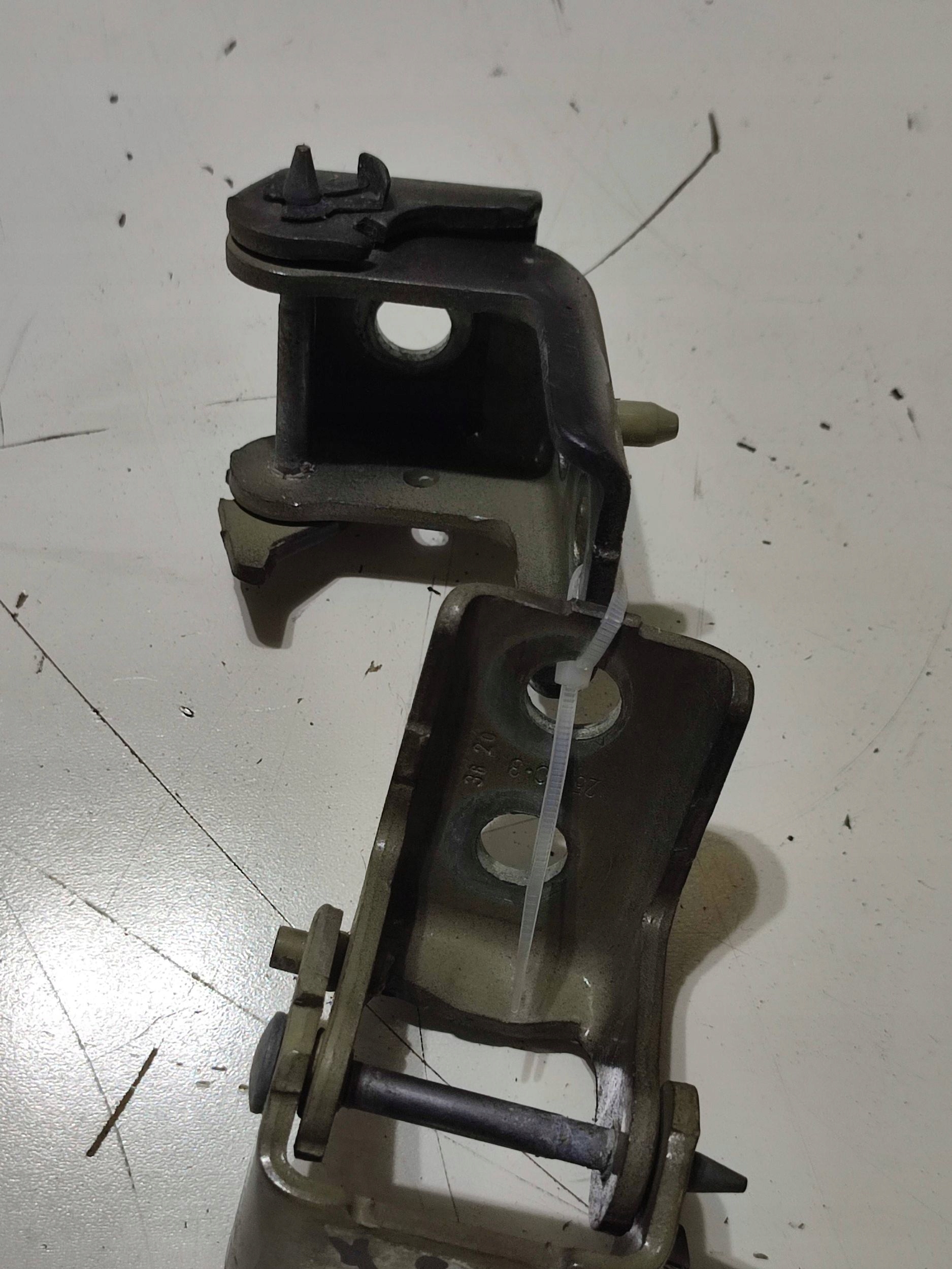 Peugeot 2008 II 2020 front side left hinges door przednich