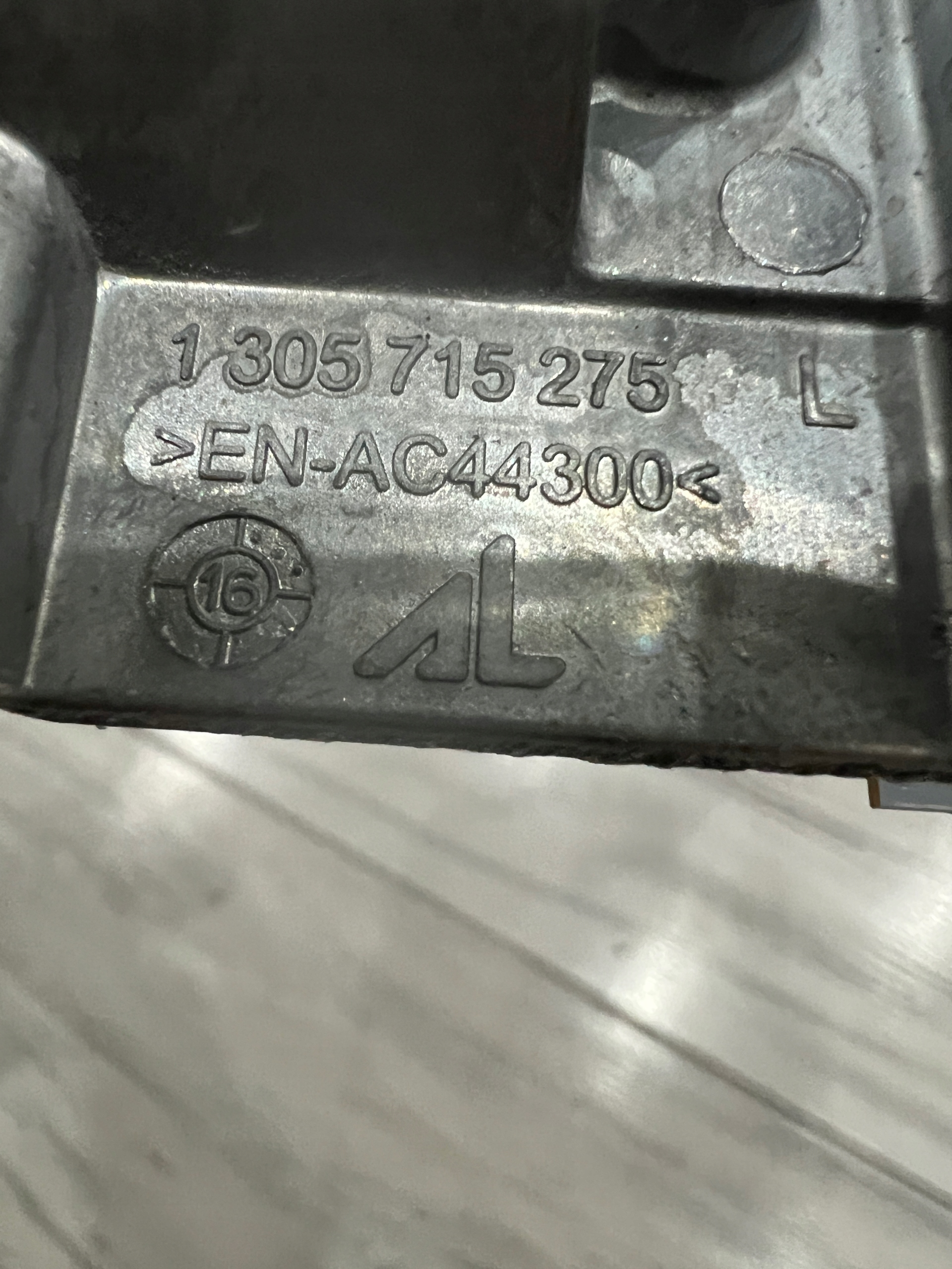 PRZETWORNICA JEŻ LAMPY LEWY PEUGEOT 308 T9 1305715275 Typ samochodu Samochody osobowe