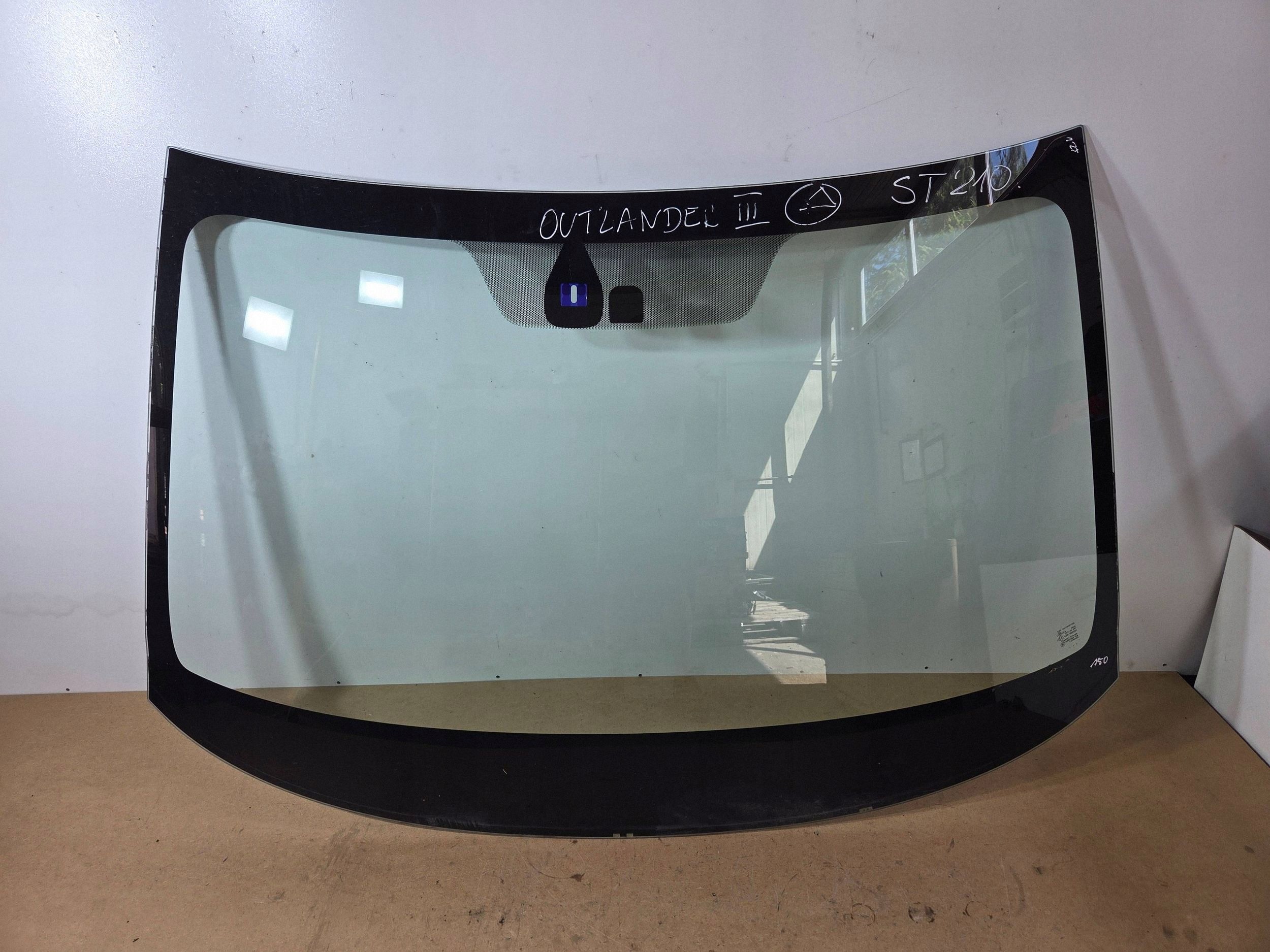 Mitsubishi Outlander III window front 43R000081 (ST210)