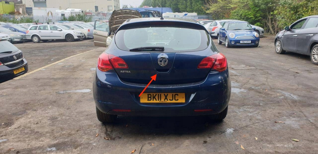 handle bonnet boot Opel Astra J 2011 13271374