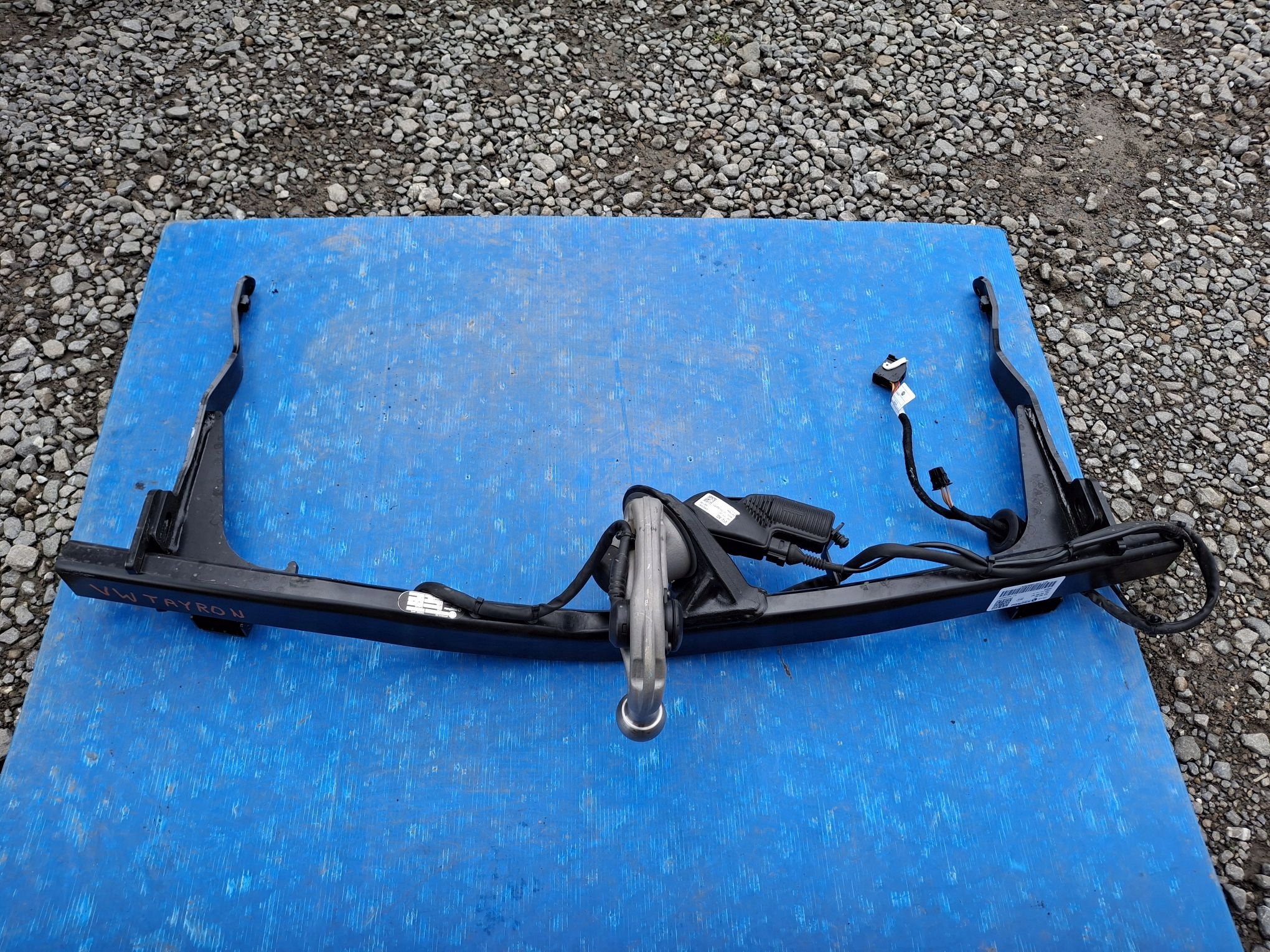 tow SKLADANY VW TAYRON 2024R->
