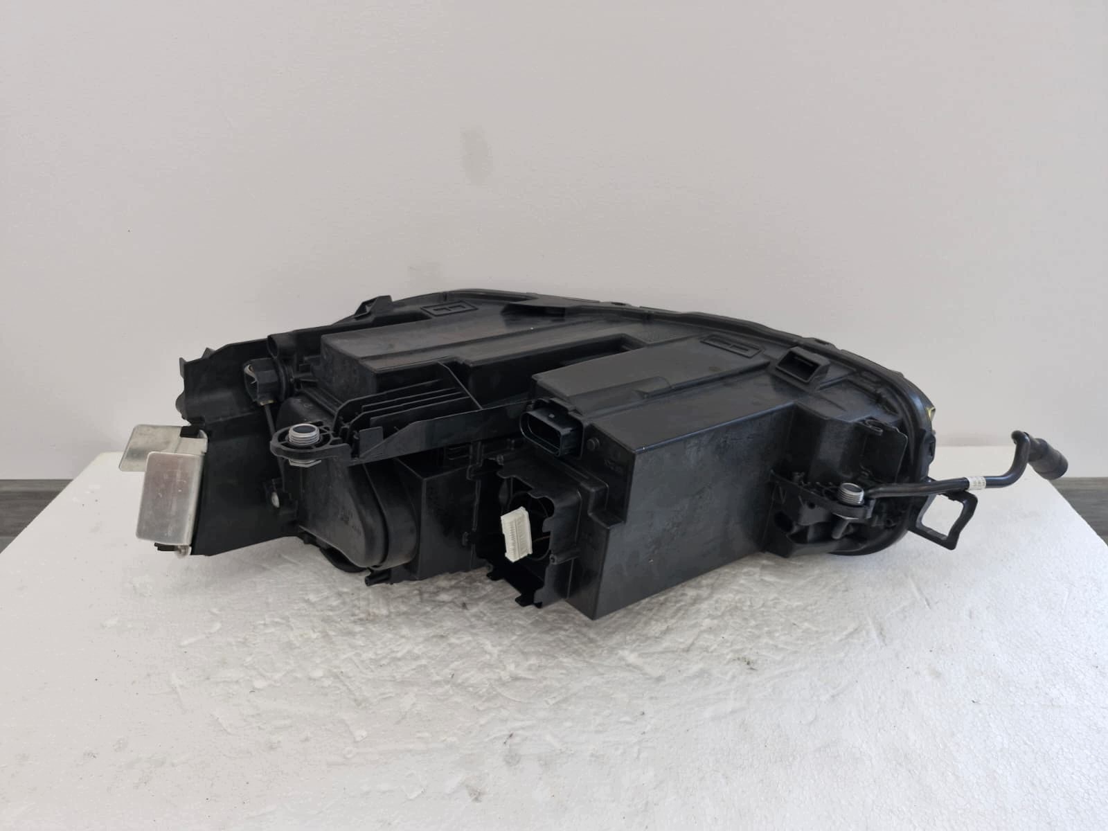 light right VW Passat B9 2024 FULL LED