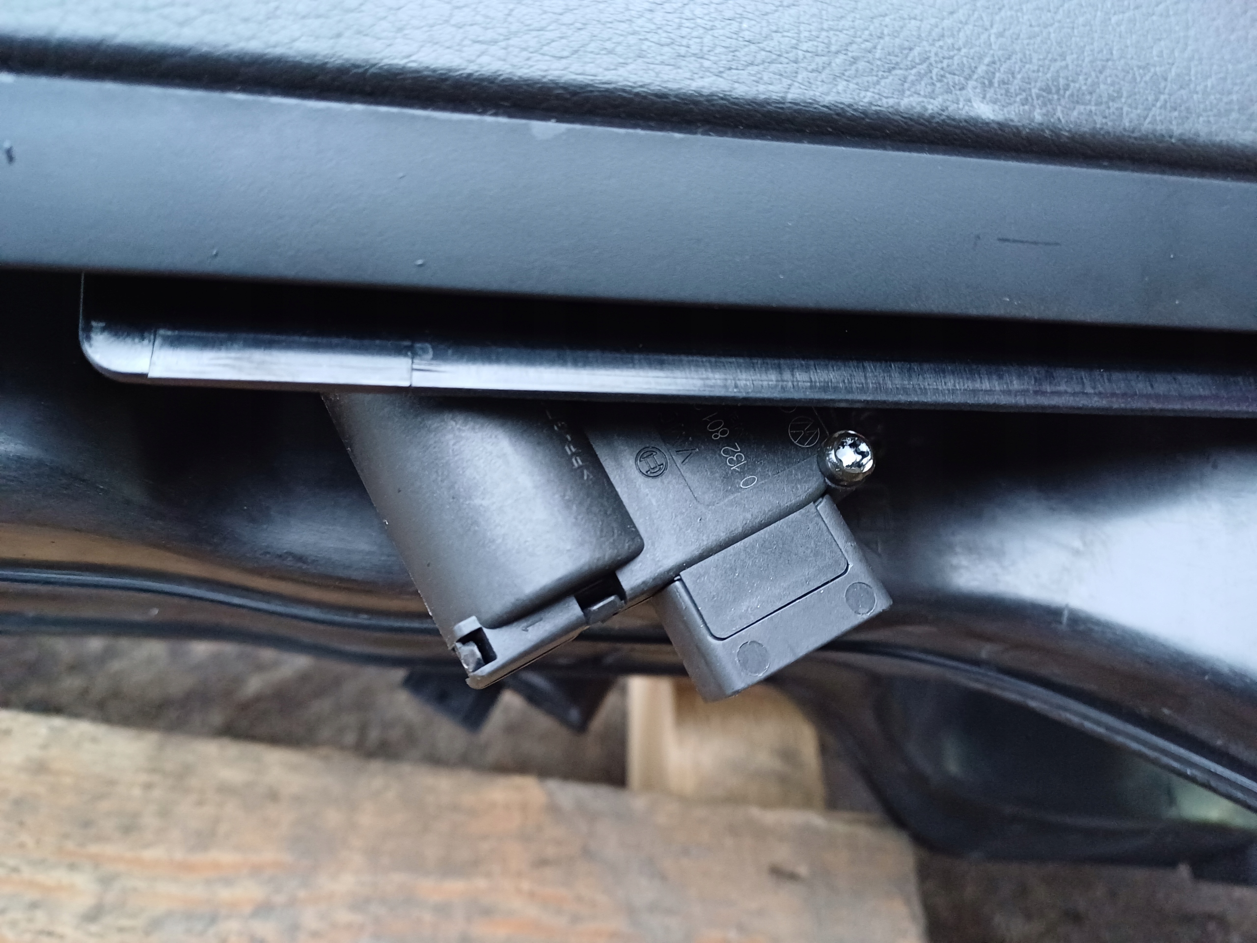 AUDI A8 D3 Handschuhfach mitte TUNEL
