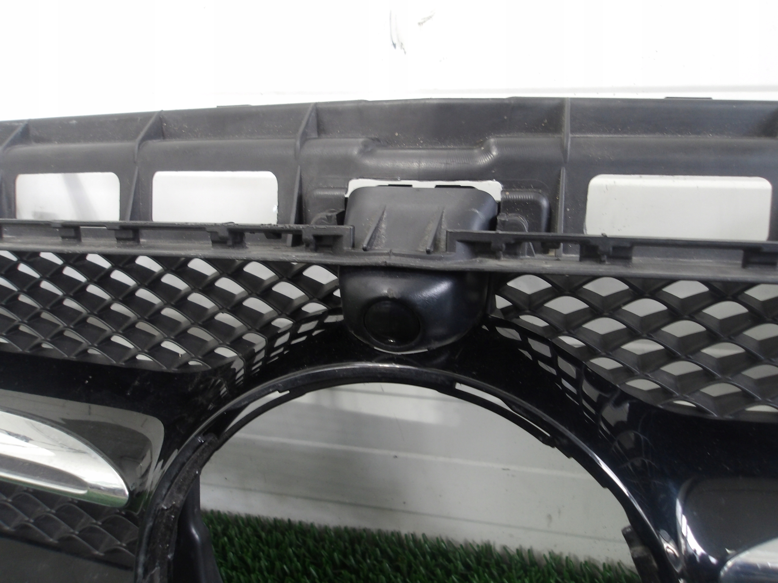 MERCEDES E-KLASA W213 16- grill grille front front below KAMERE OE