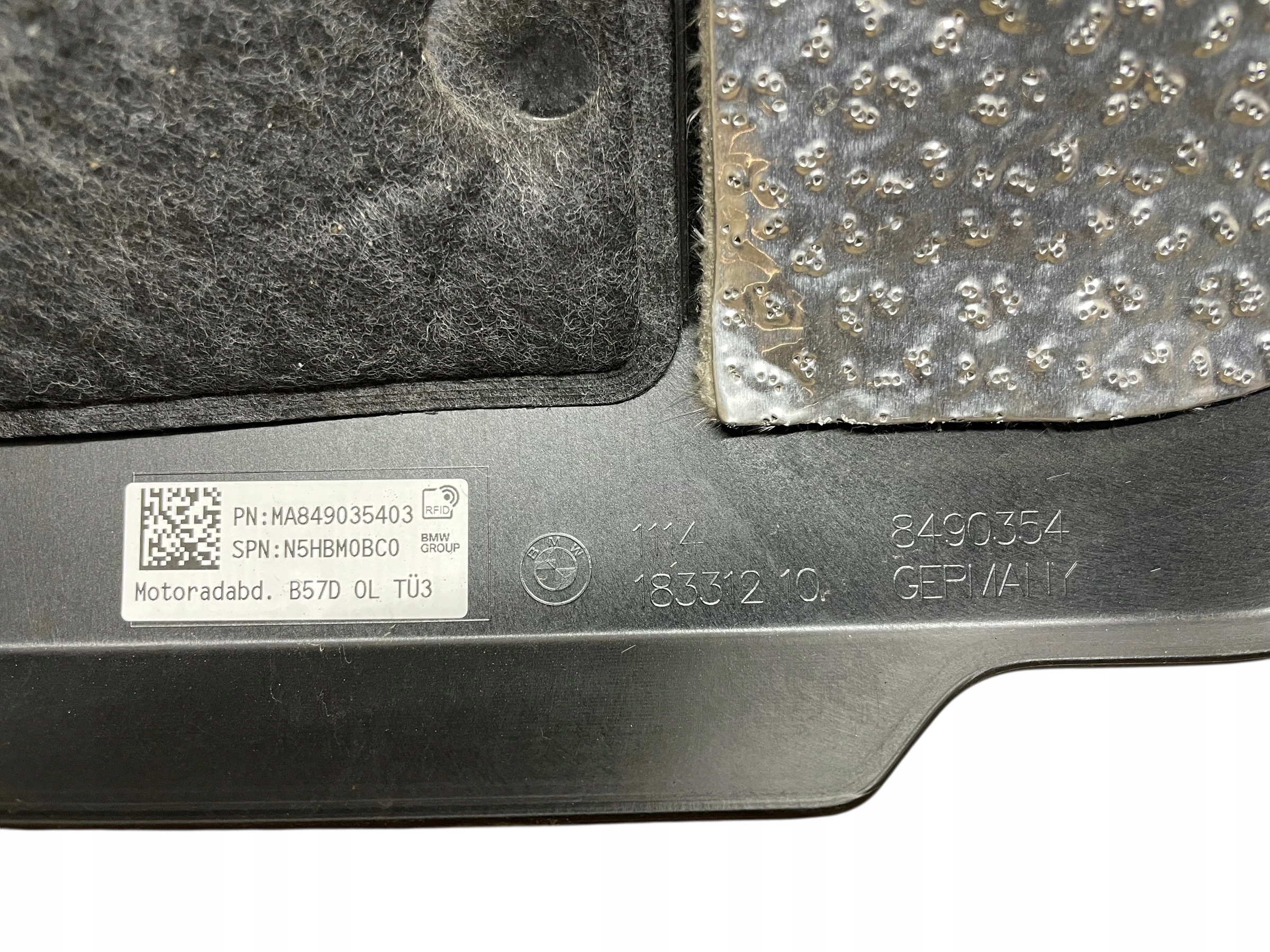 cover upper of the engine BMW X5 G05 LCI