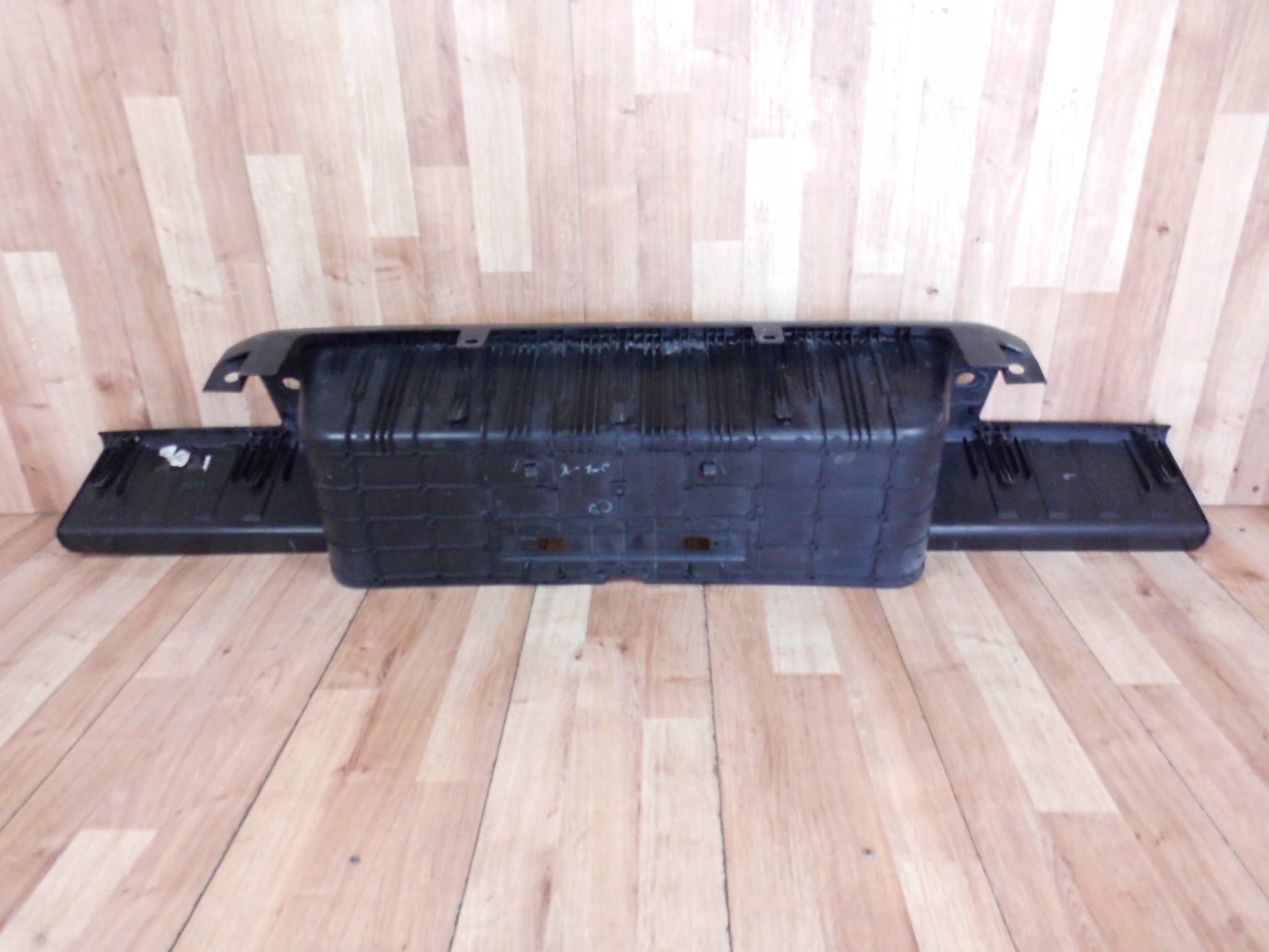 Isuzu D-Max threshold bumper rear part stopien PDC