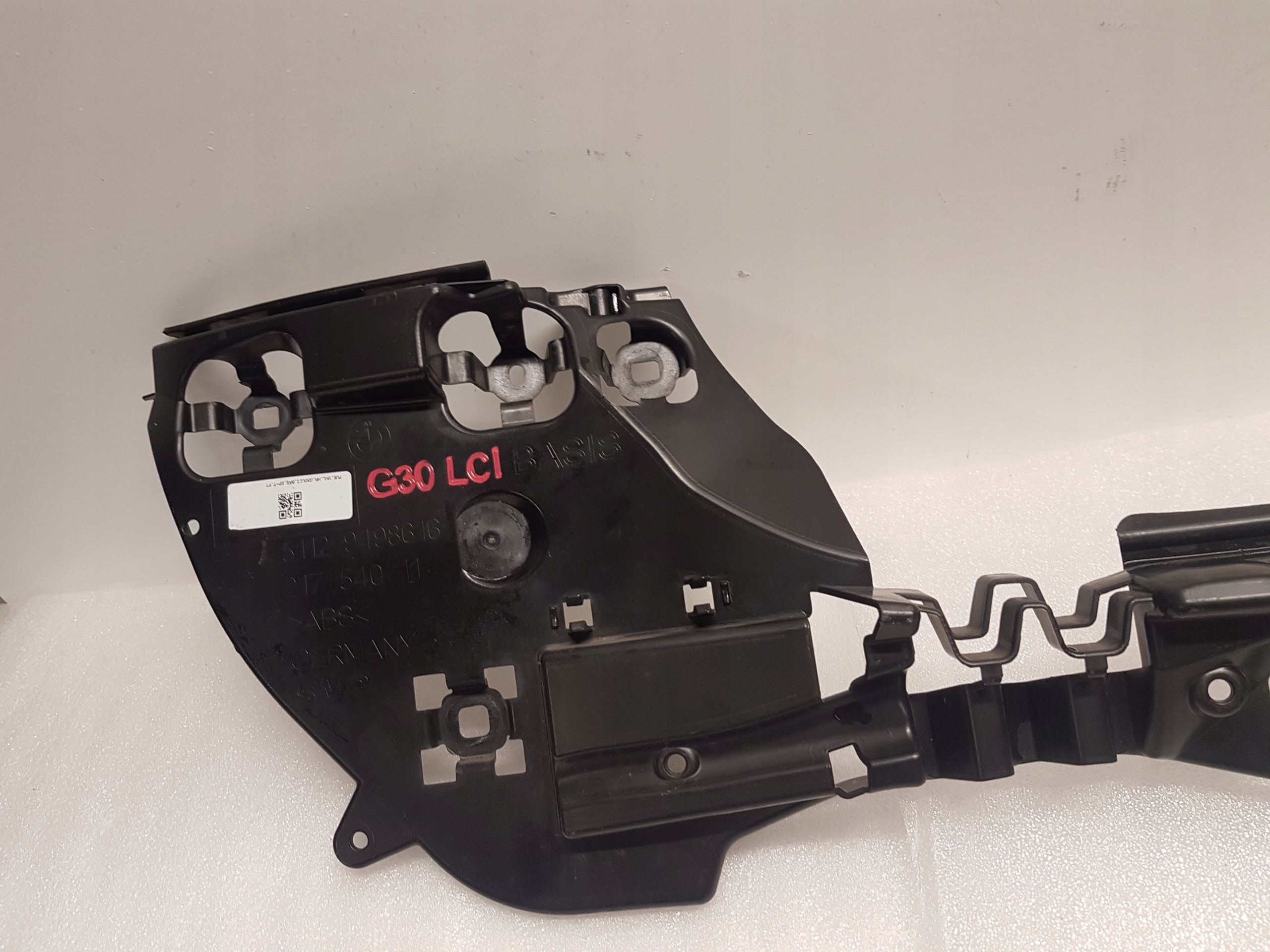 bumper bracket rear part BMW G30 LCI 9498616