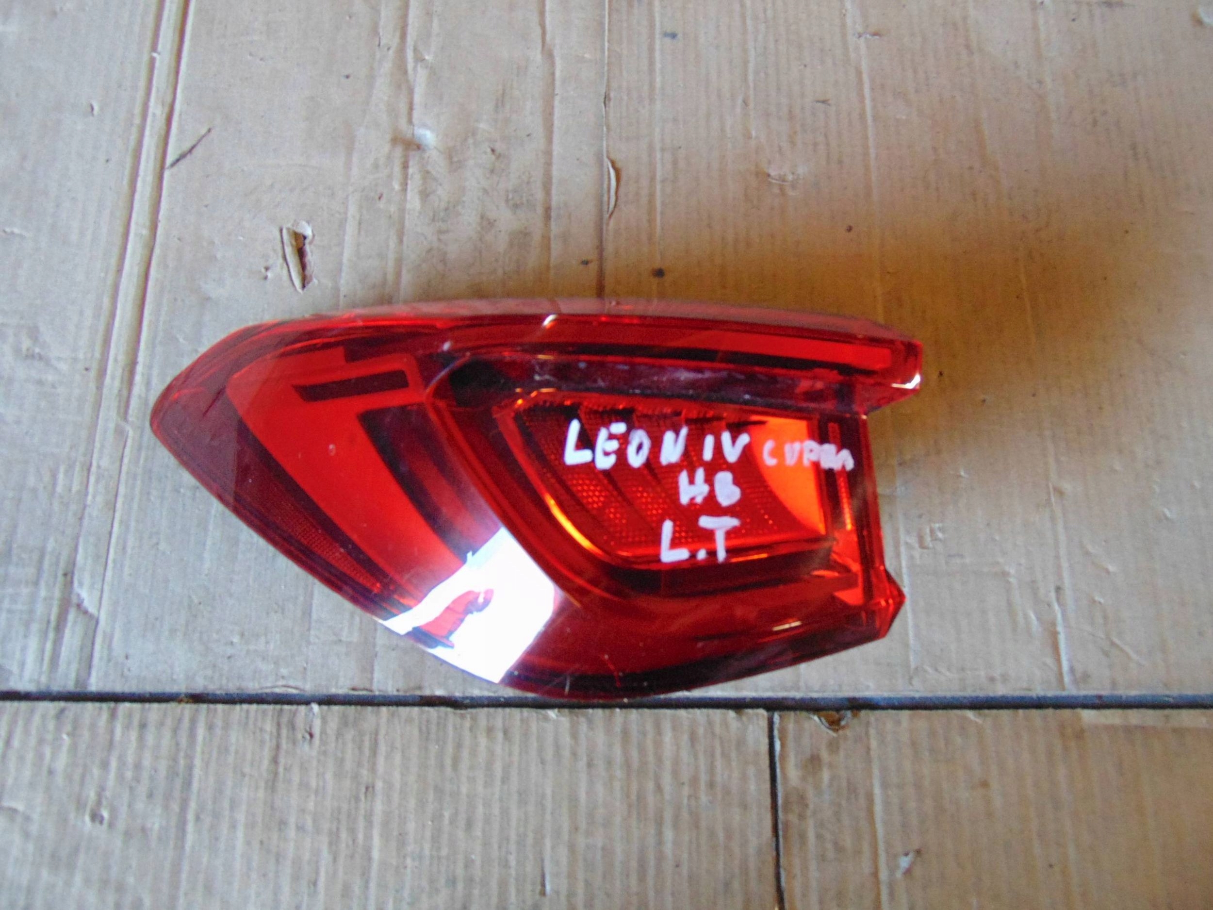 Cupra Leon IV LAMPA TYLNA LEWA 5FA945207C Strona zabudowy lewa