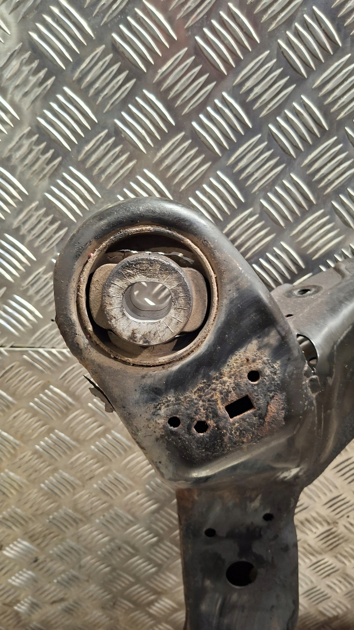 axle beam front AUDI A6 C6 2.0TDI