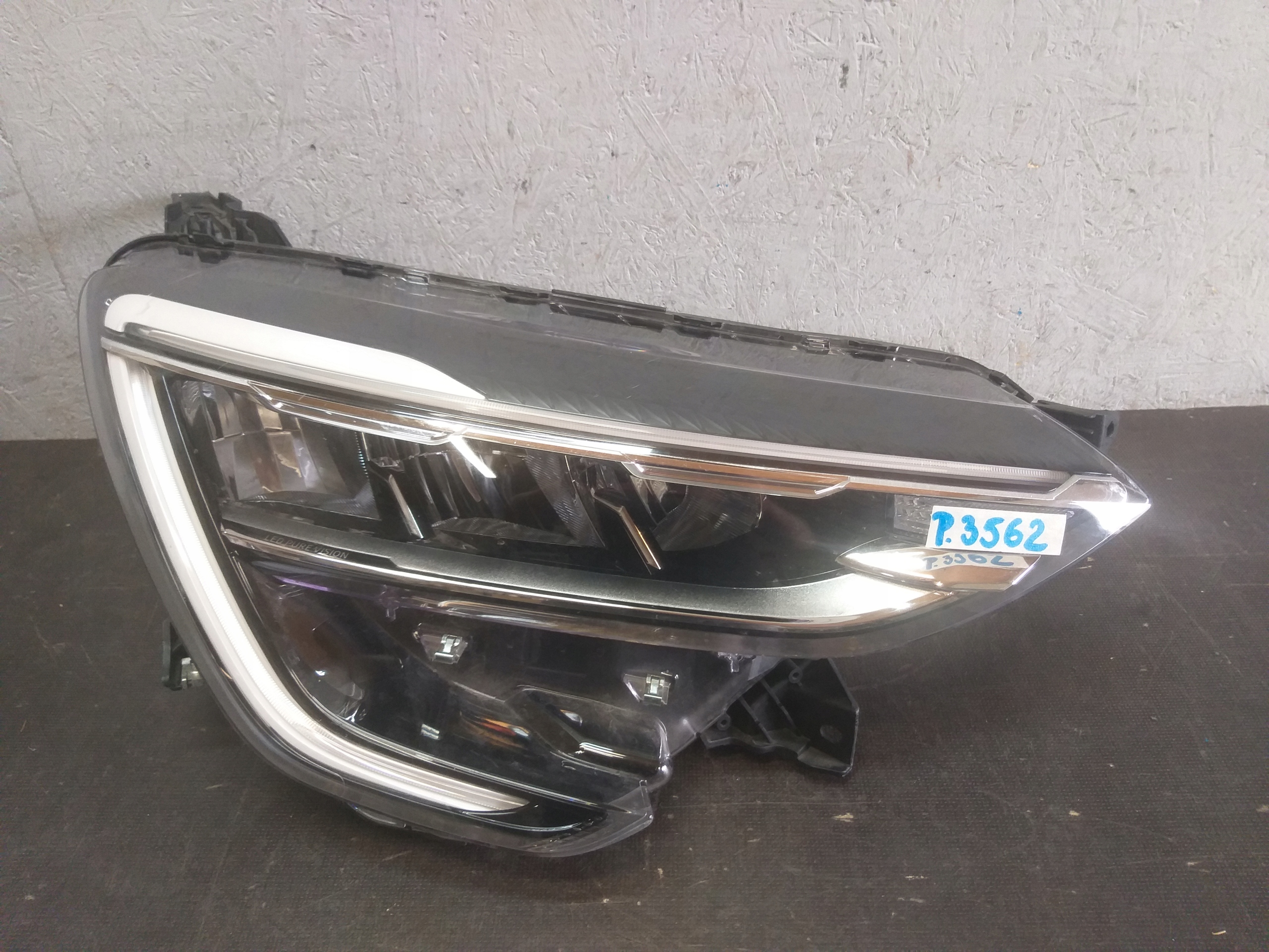 light front right RENAULT ARKANA FULL LED 260107780R