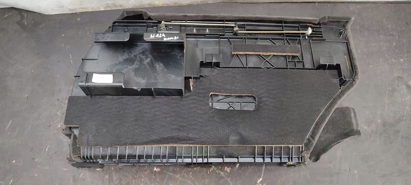 boot upholstery right Mercedes W124 2,2