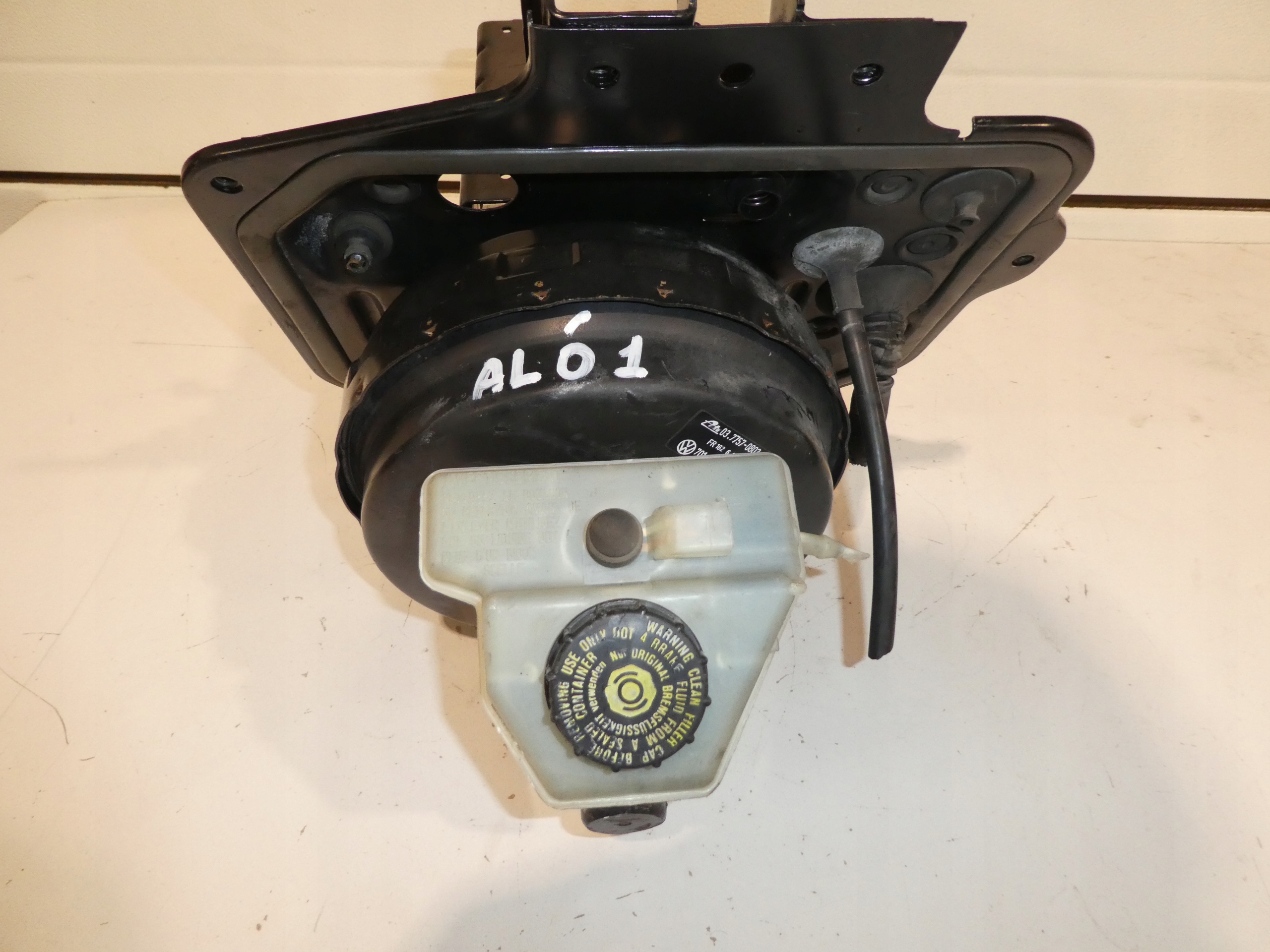 SERVO PUMPA KOČNICE VW T4 2.5 TDI 701612101K