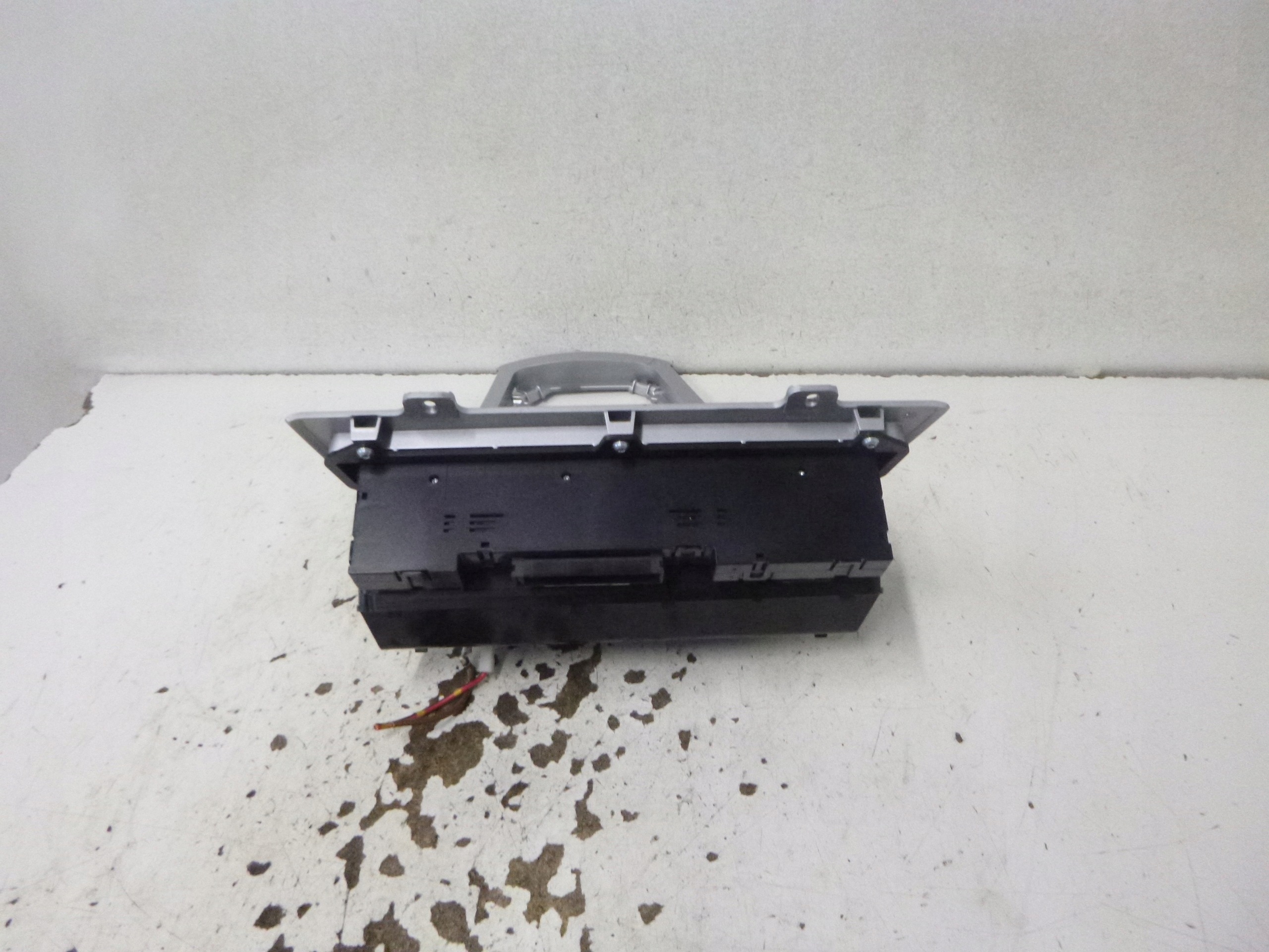 Tunel mitte BMW X3 E83 2008r. 3411706