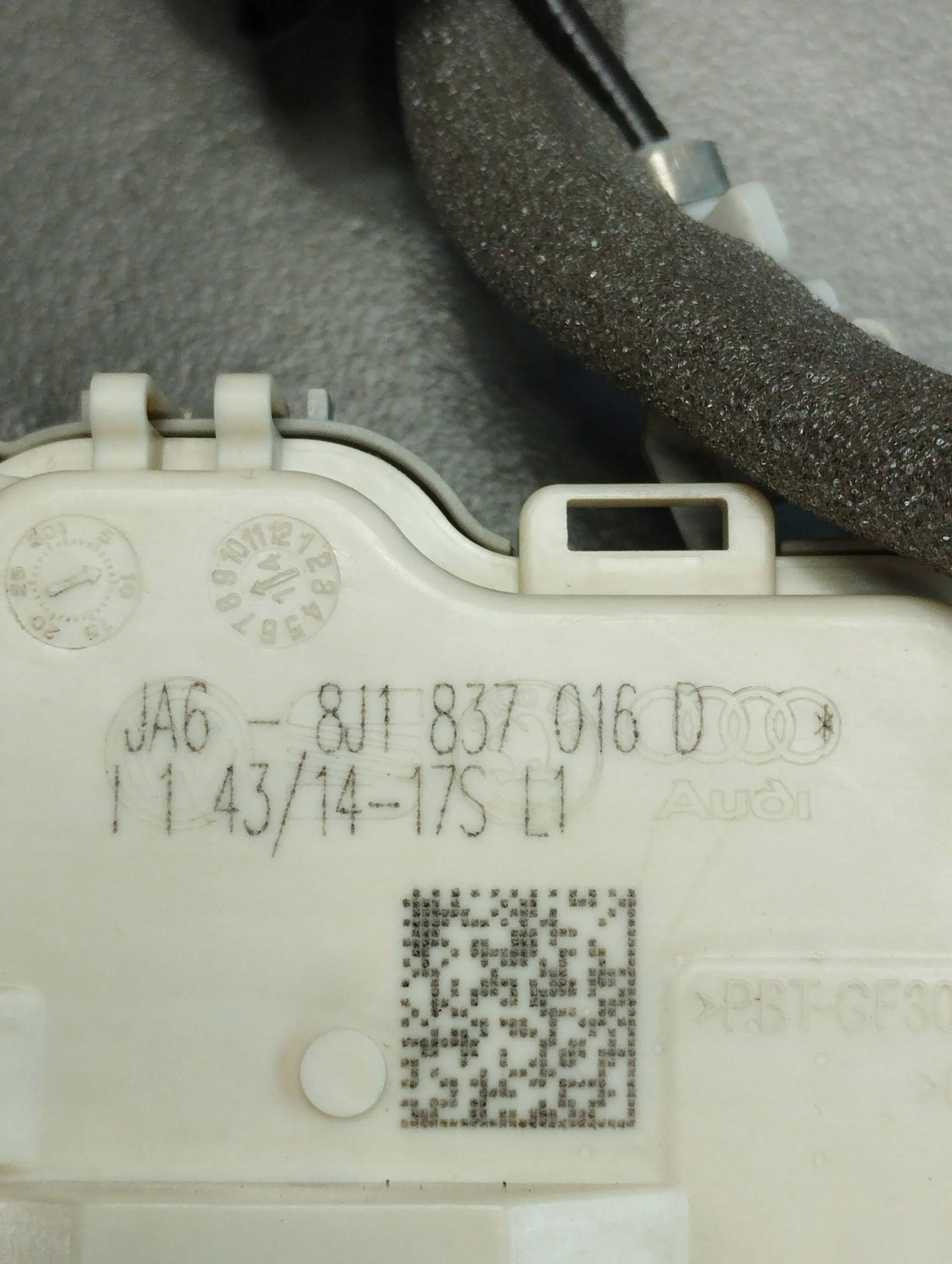 Audi A1 8X lock right 8J1837016D