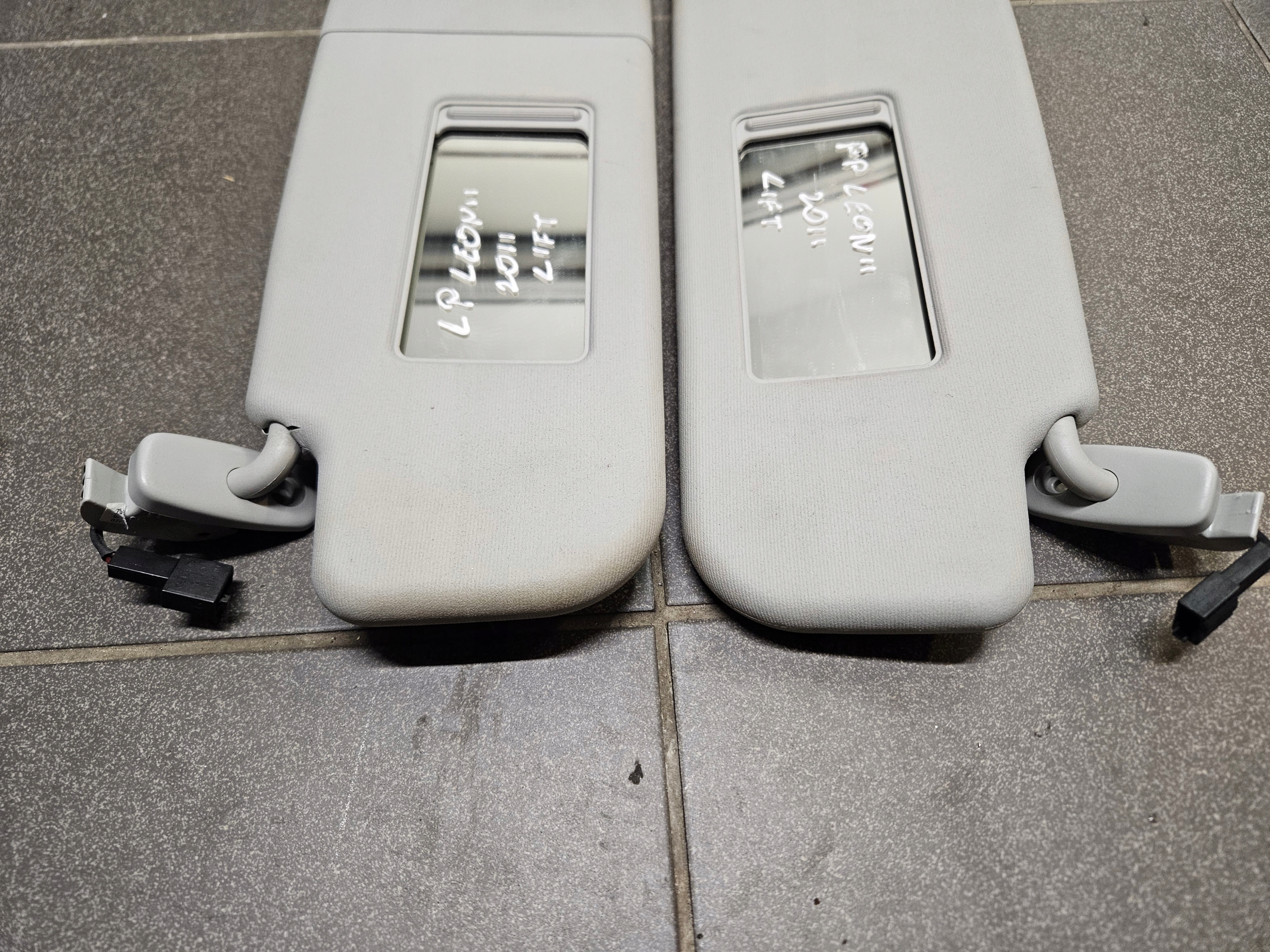 covers , SLONECZNIKI SEAT LEON II 2 2005