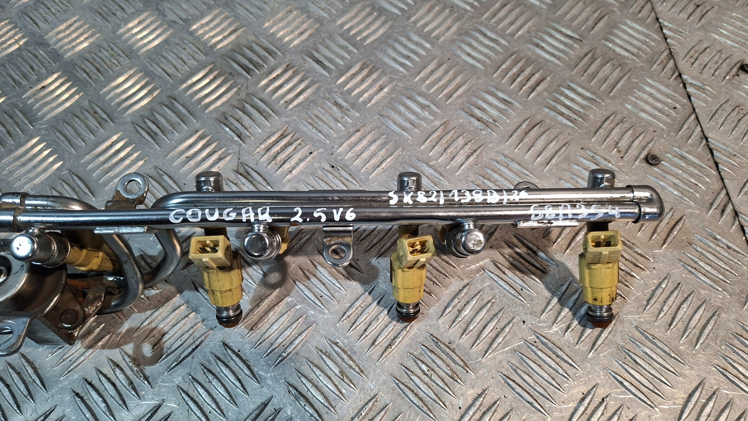 Rampe injection Z WTRYSKAMI FORD COUGAR 2.5 V6