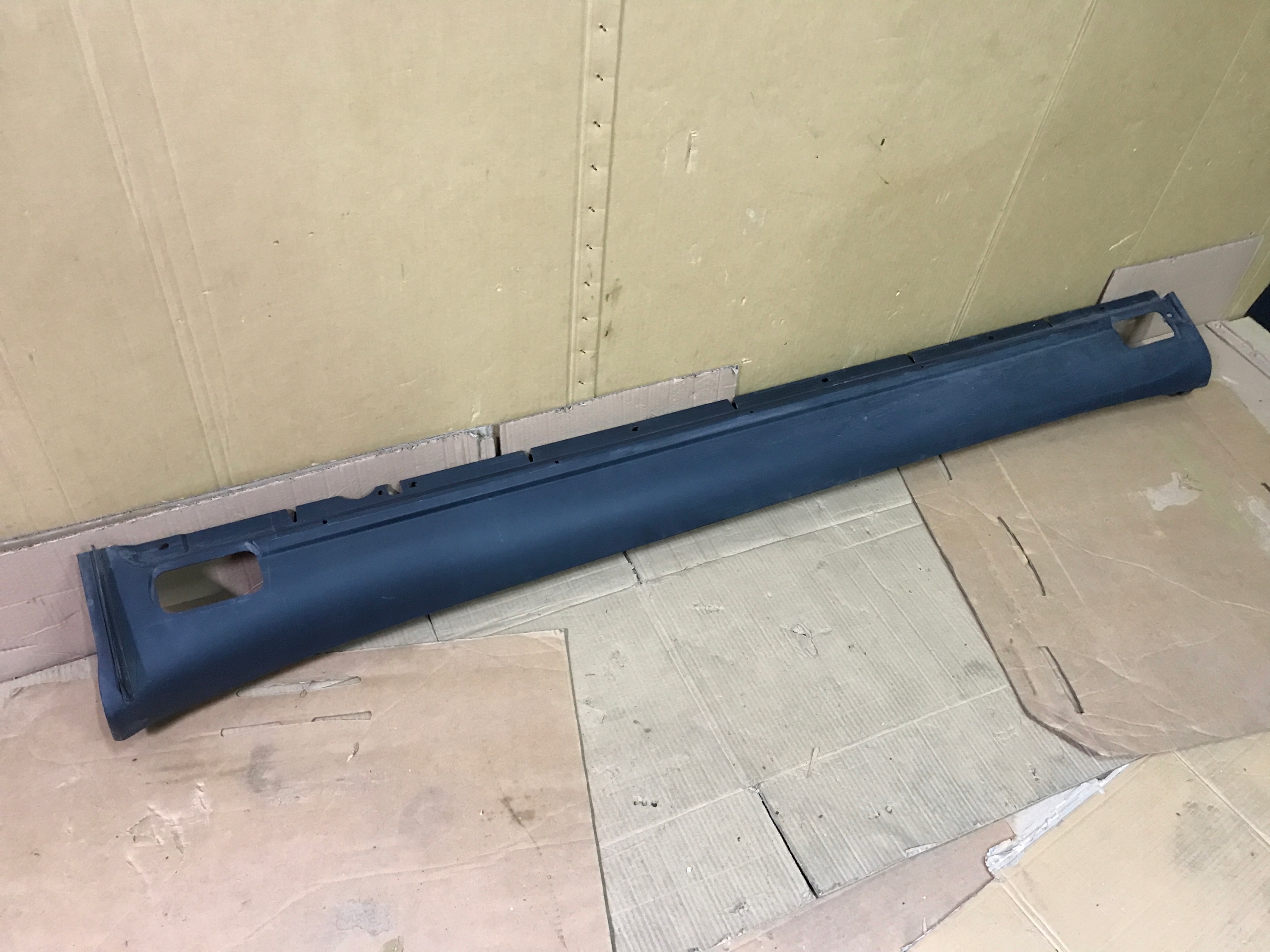 moulding threshold left PORSCHE CAYENNE II 7P5853553