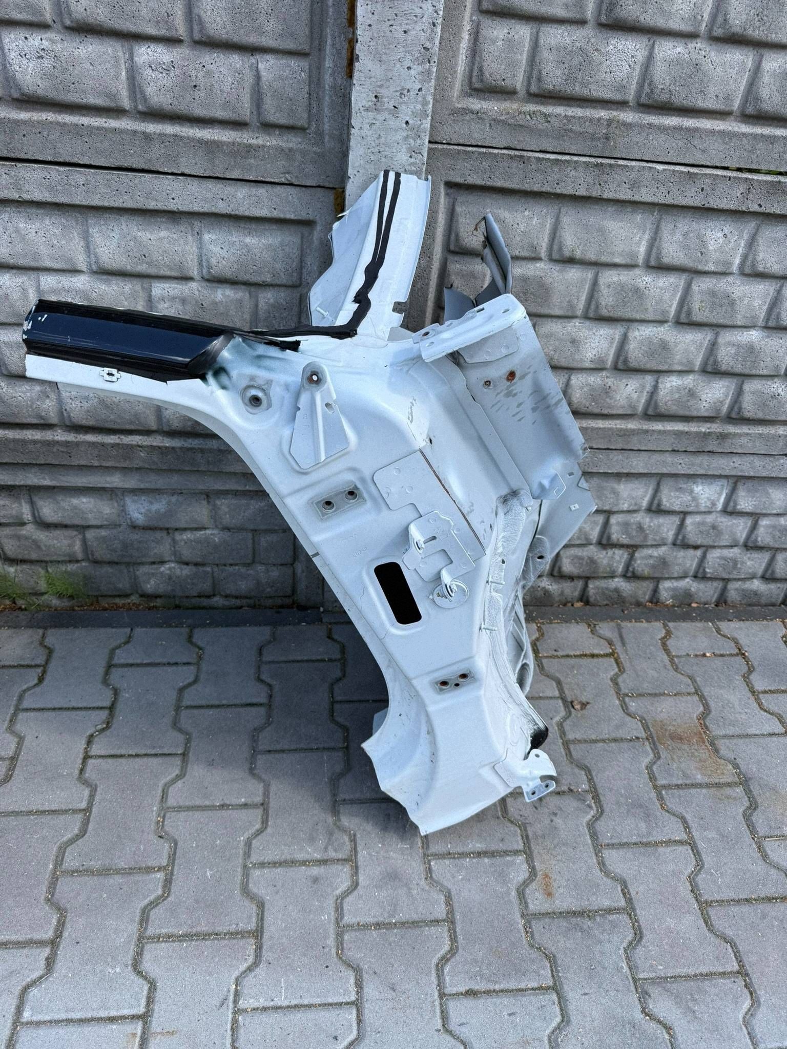 Opel Mokka B quarter front right pillar