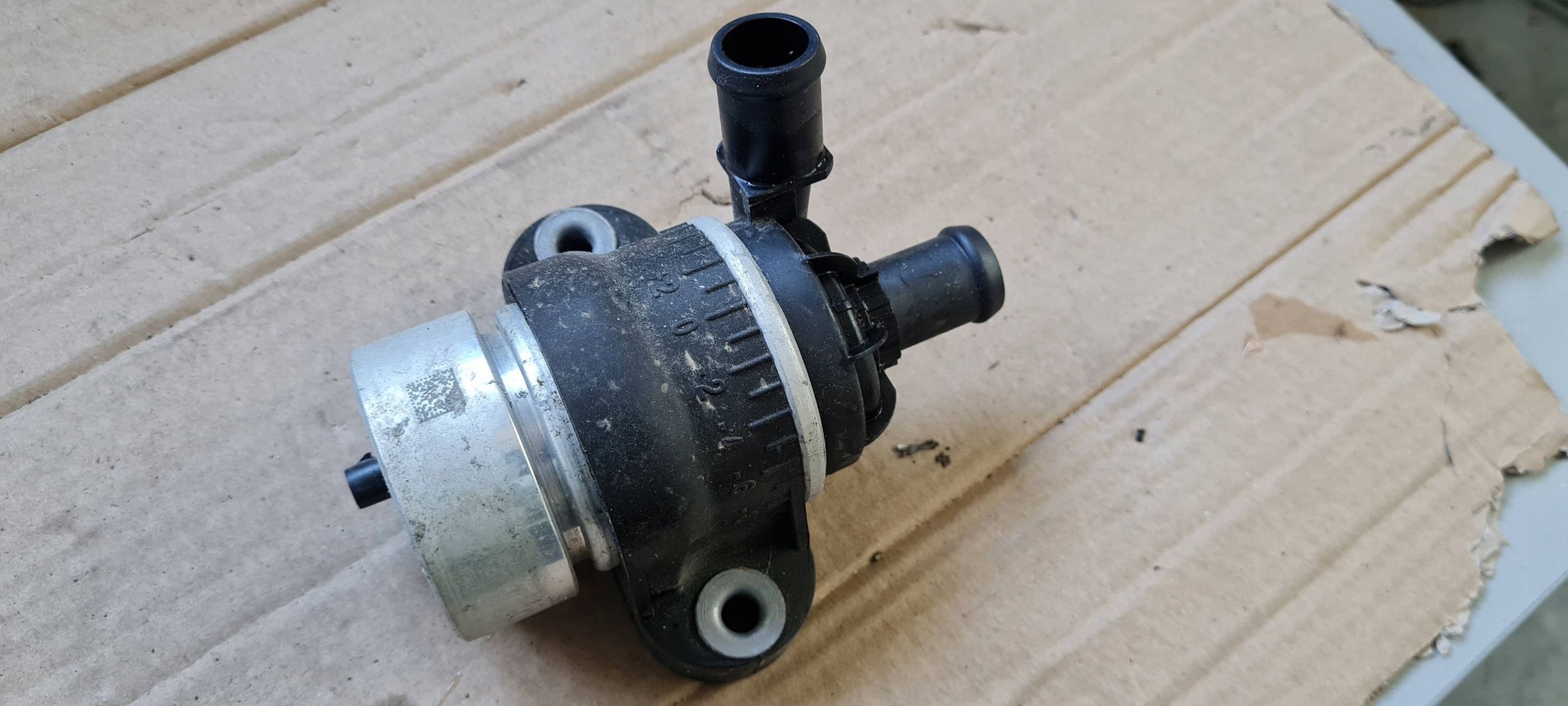 A6 C8 4K pumpa cirkulacije vode dodatna 2.0 TDI 05L965567A