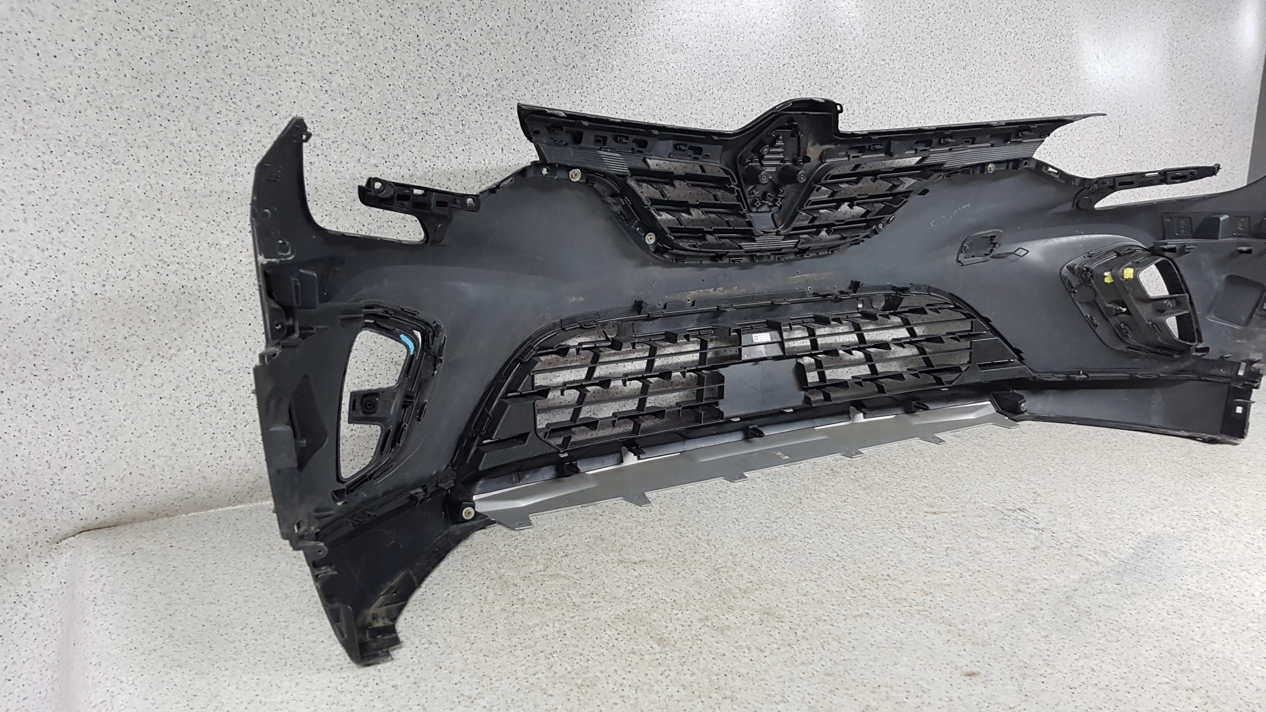 RENAULT CAPTUR 2 II 2019 - bumper front 2112