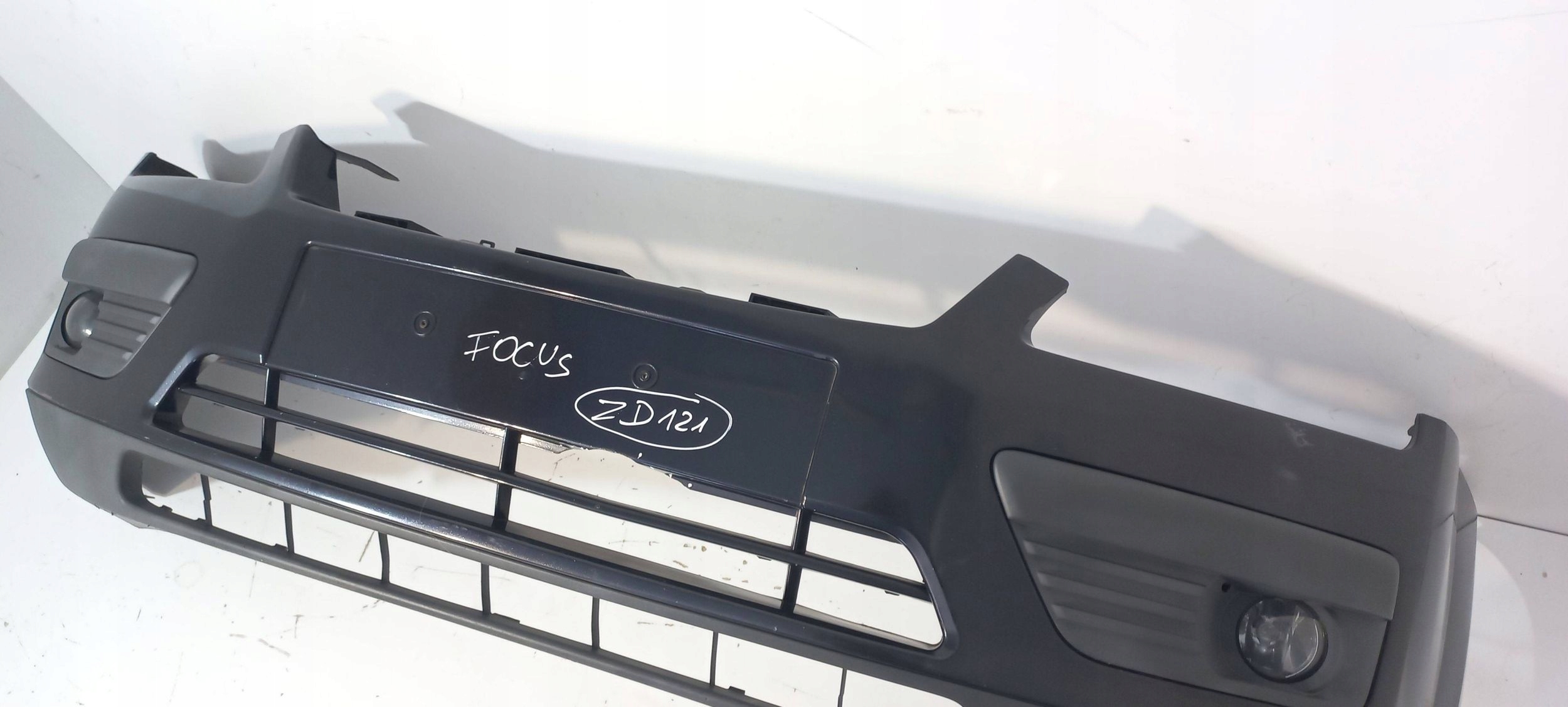 Ford Focus MK2 Frontstoßstange 4M5117C749A (ZD121)