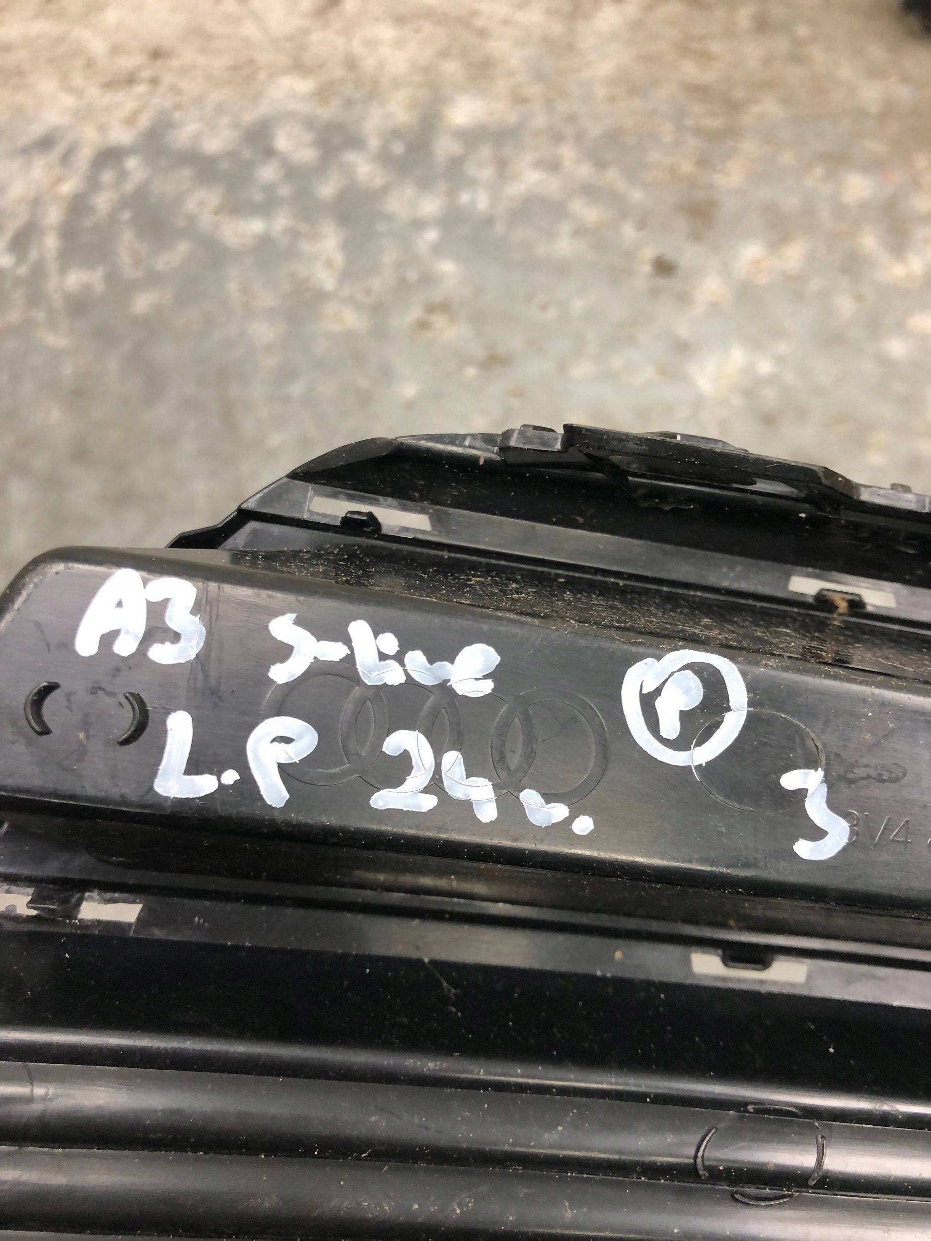 grid of a bumper left front AUDI A3 8V S-LINE 8V4807681A