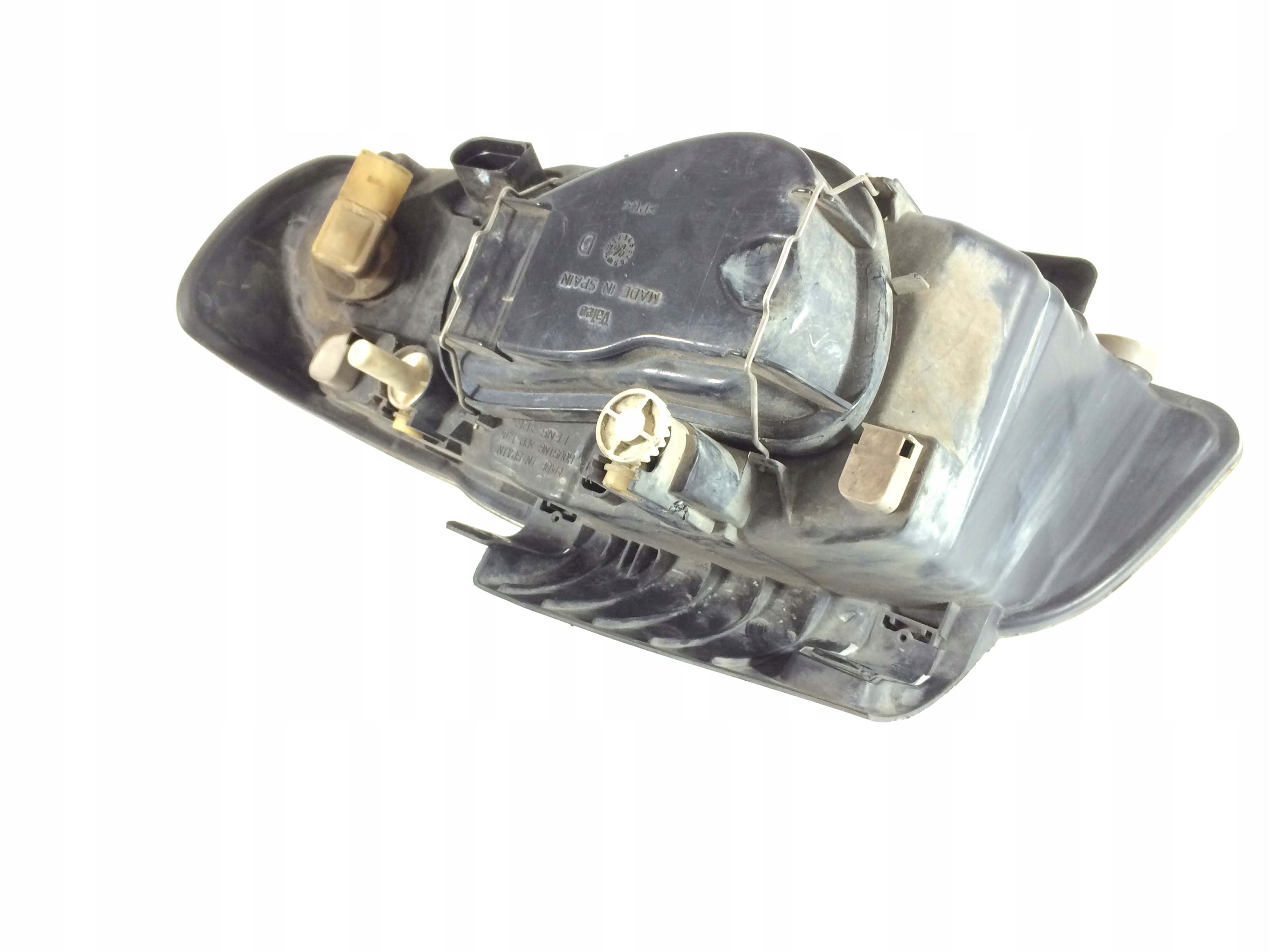 REFLEKTOR light front VW POLO (6N2) 1.7 SDI right VALEO