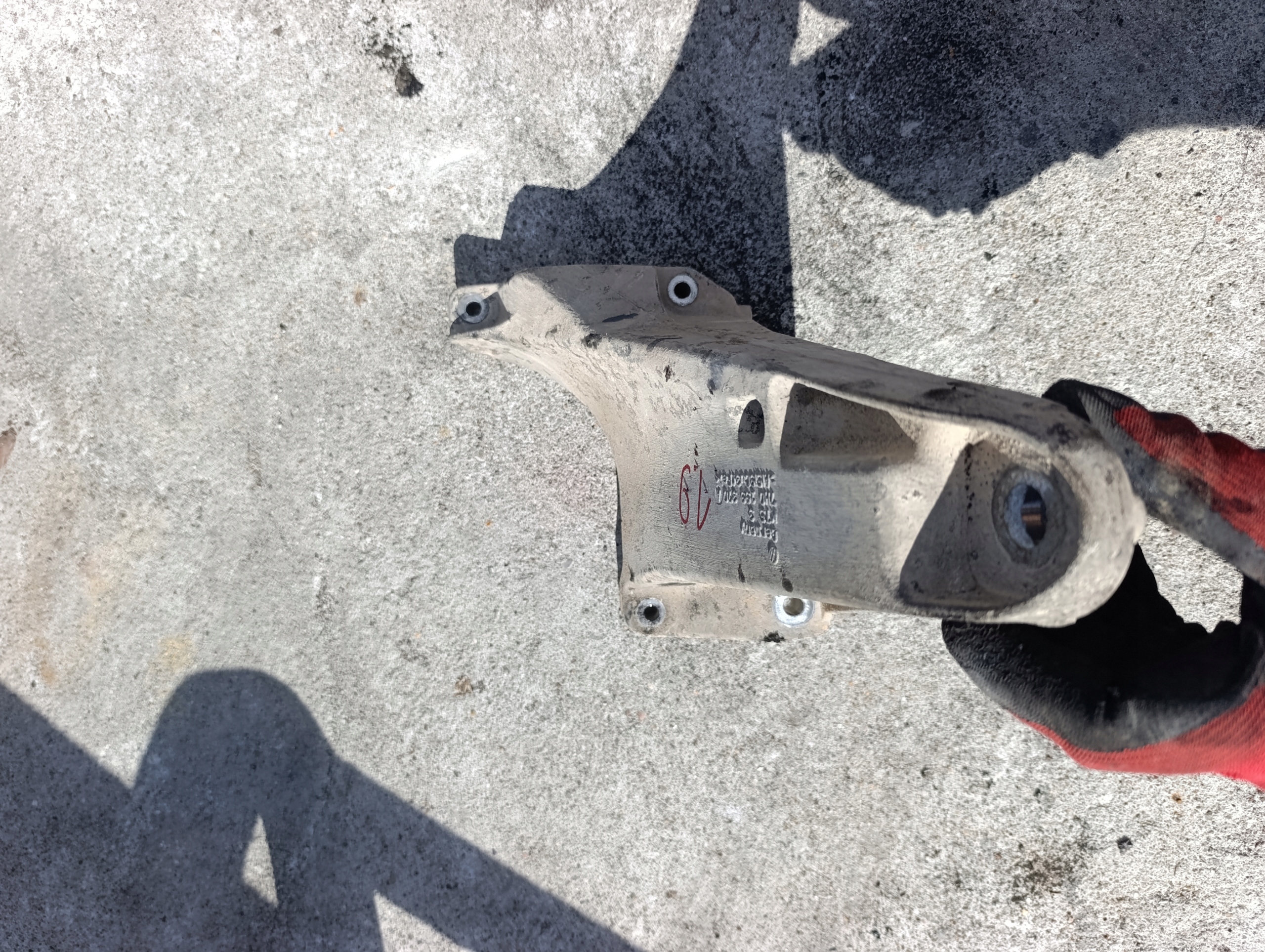 VW T5 1.9 TDI engine mount rear part 7H0199370