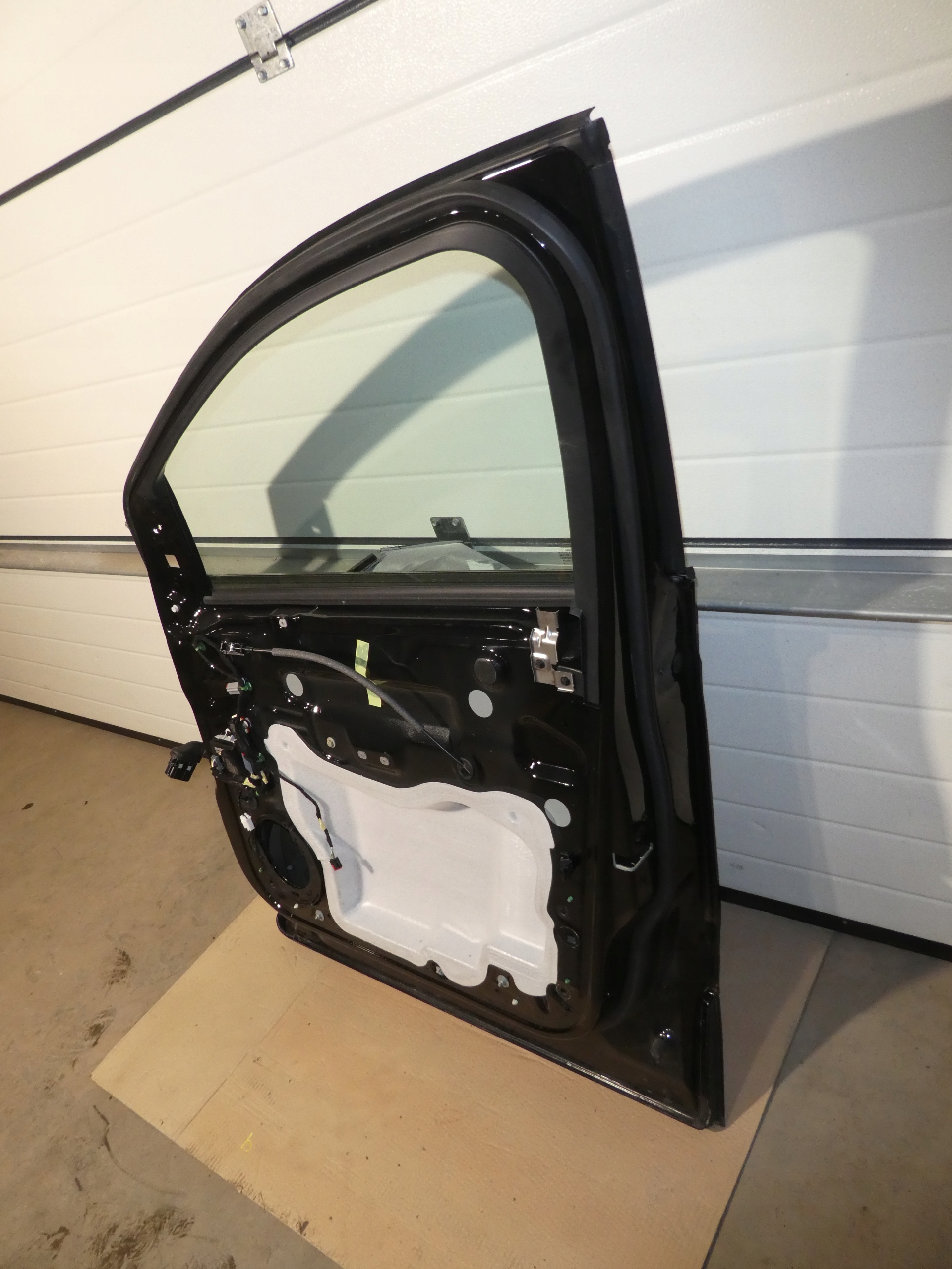 FORD KUGA II mk2 ST-line door right front complete black,