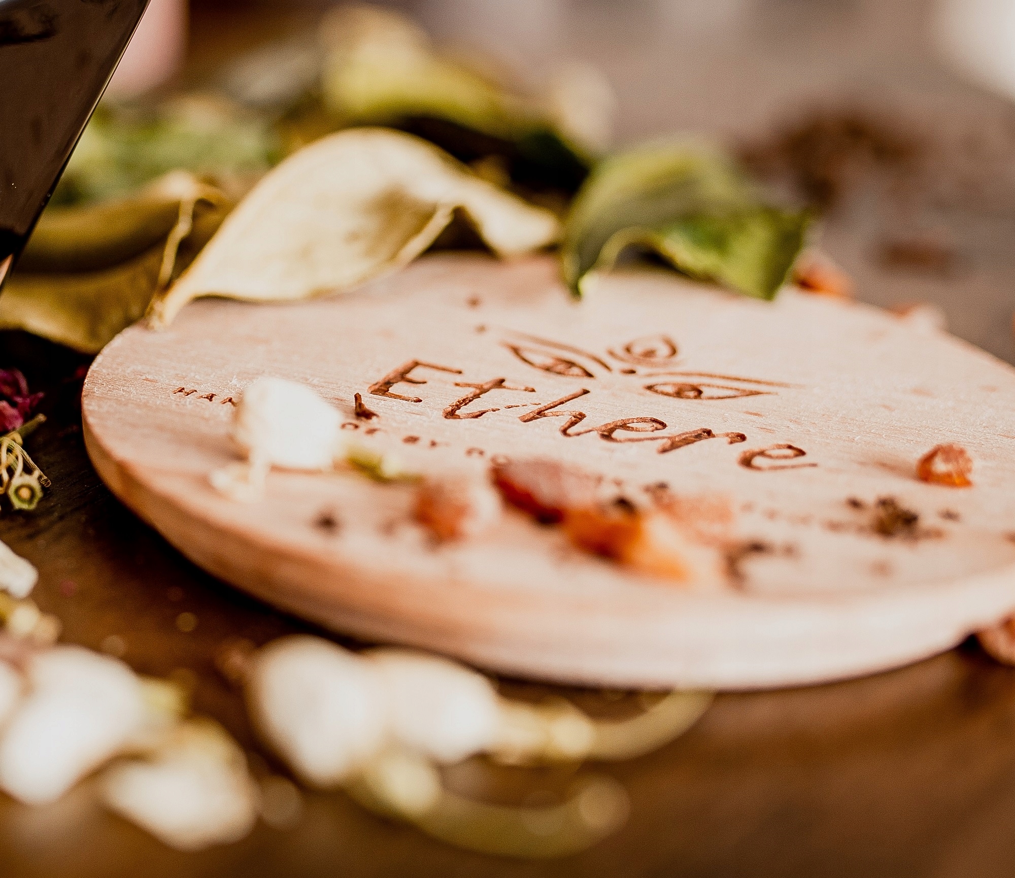 Ethere Oud Black świeca sojowa z brokatem 250 ml Skład sojowa