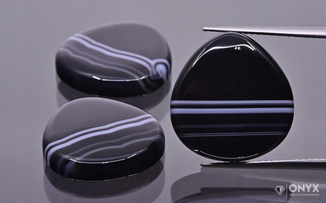 Onyx pruhovaný kabošon Komplet bilion 18x17 mm