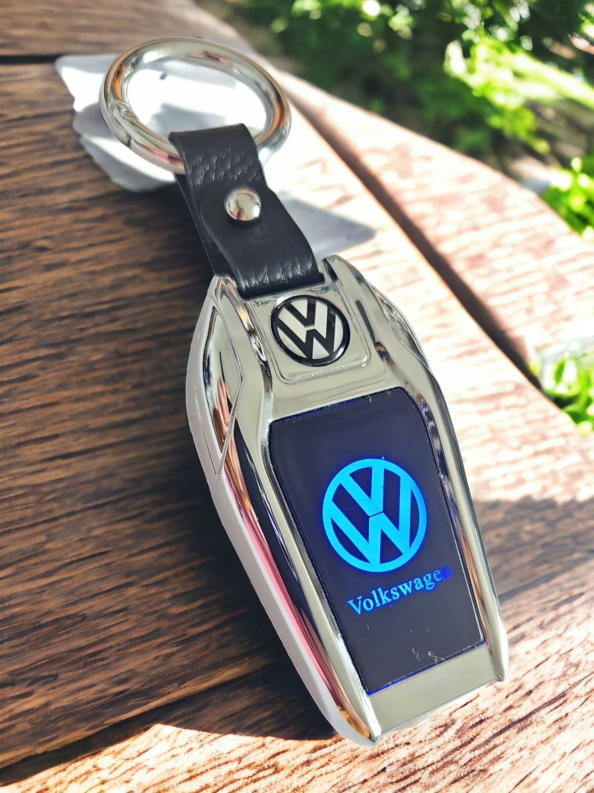 VOLKSWAGEN ZAPALNICZKA ŻAROWA ELEGANCKI BRELOK LOGO LED ETUI KOKARDKA Numer katalogowy producenta ZAPALNICZKA VW PREZENT
