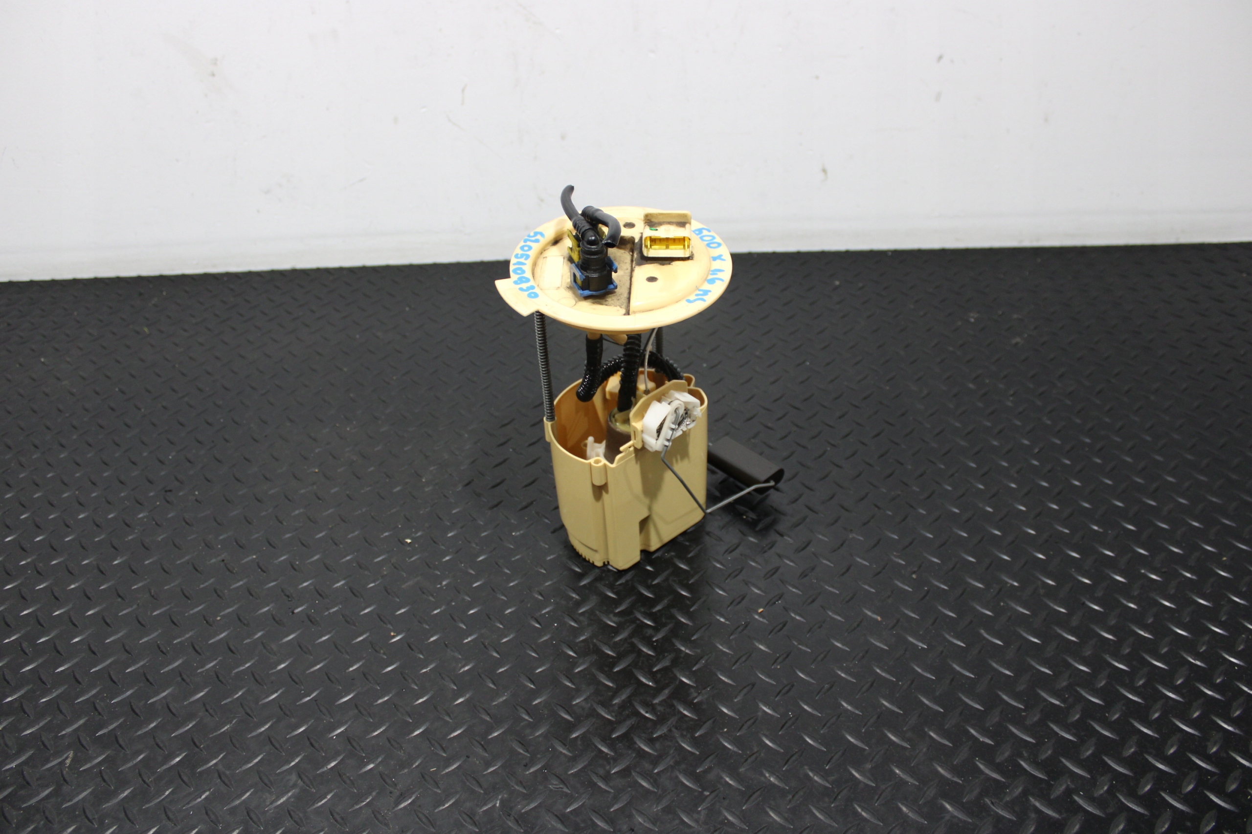 fuel pump FIAT 500X CROSS 00520510930