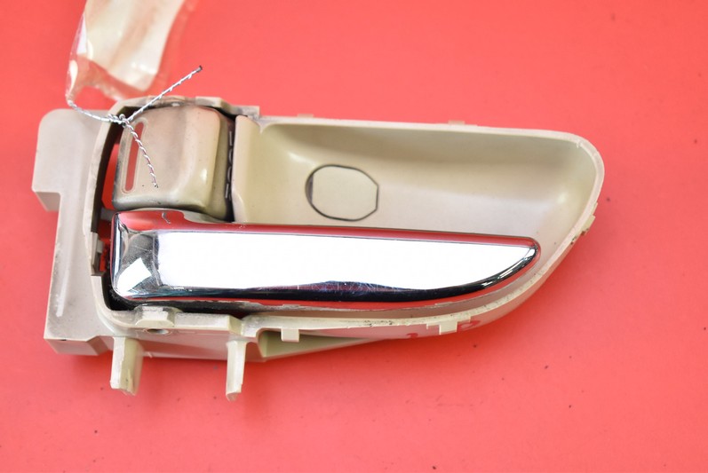 KLAMKA WEWNETRZNA LEWA PRZOD SUBARU TRIBECA LIFT