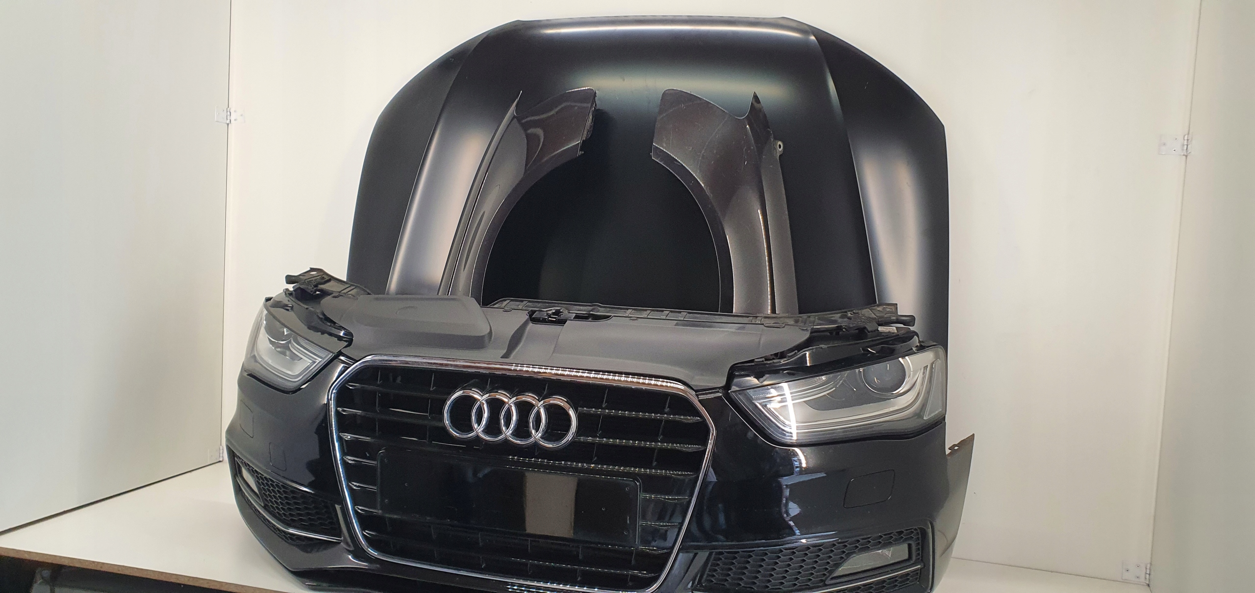 AUDI A4 B8 8K S-LINE 2.0 LIFT PRZÓD MASKA XENON Producent części Volkswagen