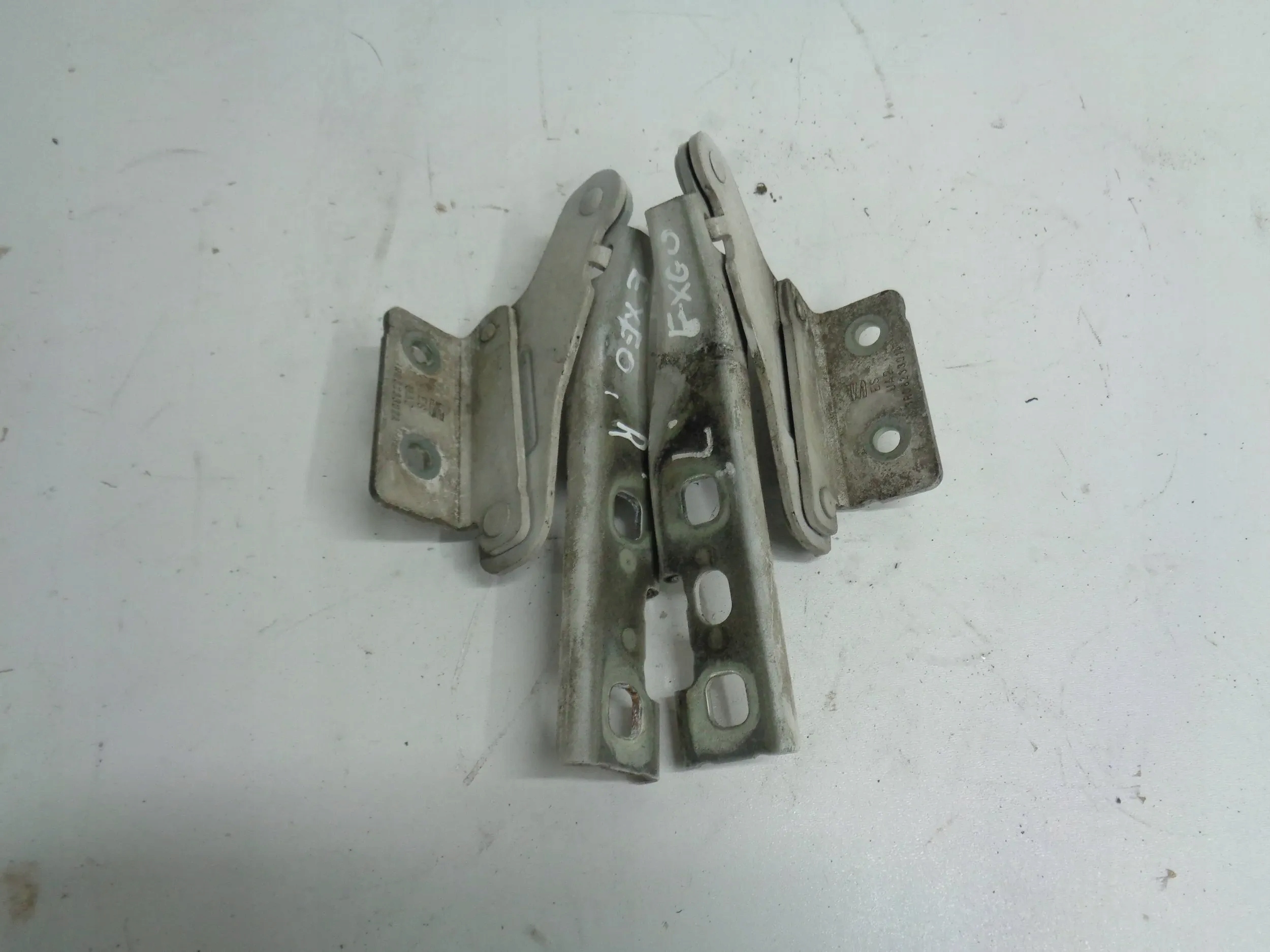 SEAT EXEO HINGE BONNETS RIGHT LEFT KOMPLET 3R0823302A 08-14R
