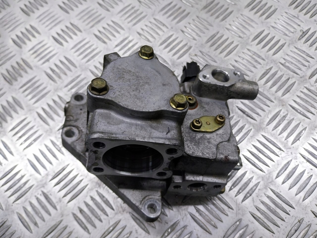 ROZDZIELACZ PALIWA MITSUBISHI CARISMA 1.8 GDI MR420916