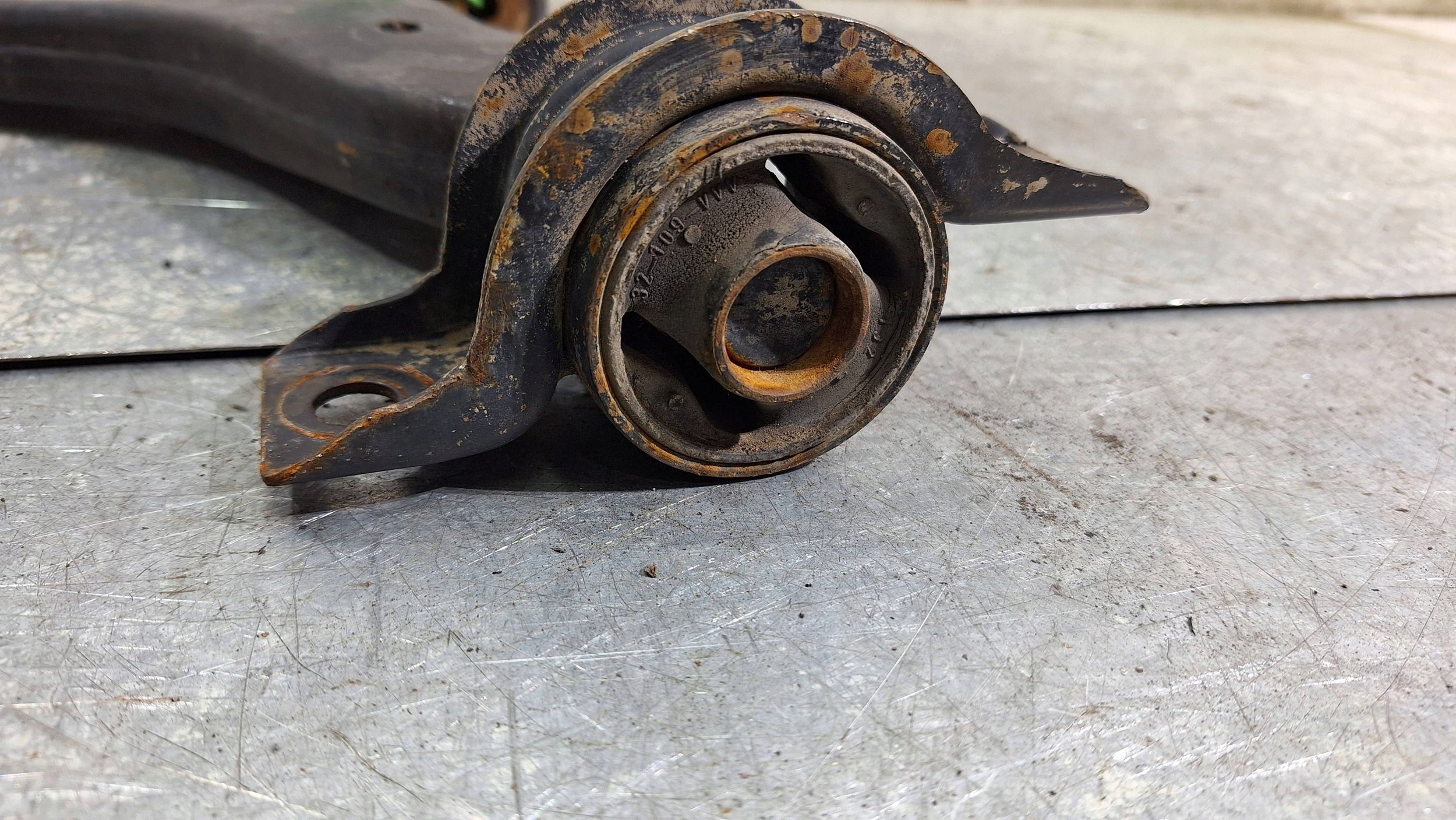 arm left front 98AG-3051-AK FORD FOCUS MK1