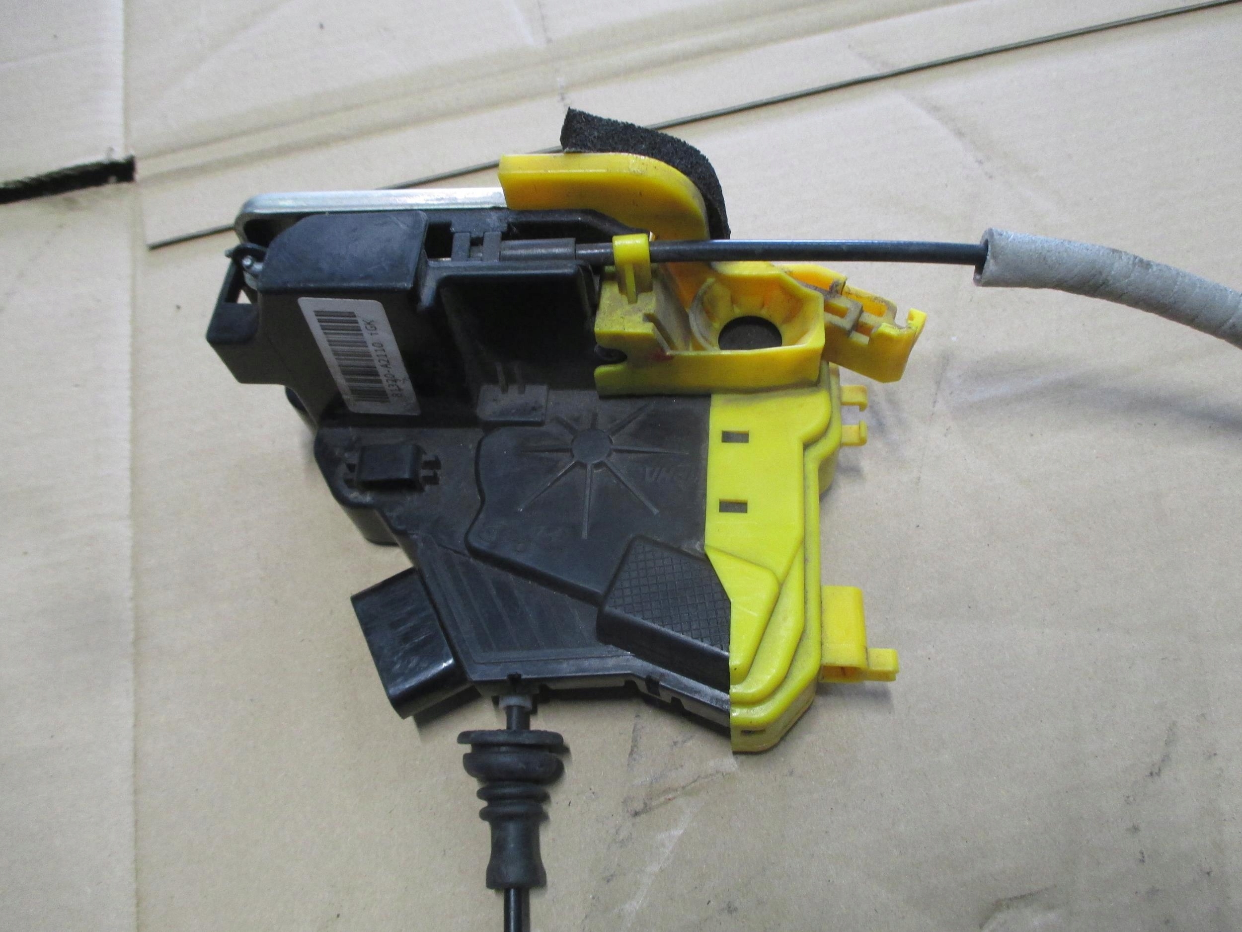 KIA CEED 2 II 12-18 ZAMEK PRAWY PRZEDNI 81320-A2110