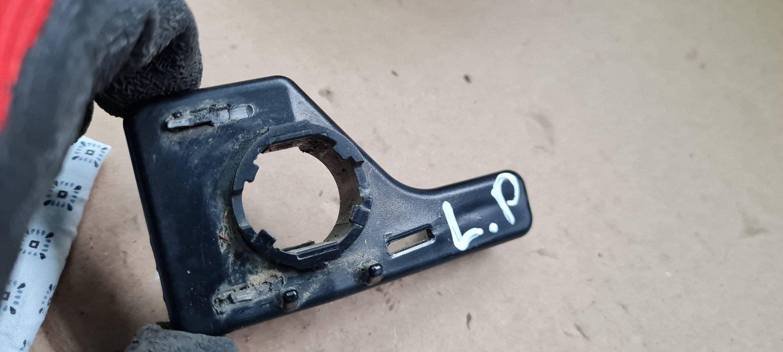 A6 C7 4G LIFT bracket holder KOSZYCZEK PDC left front 4G0919267K