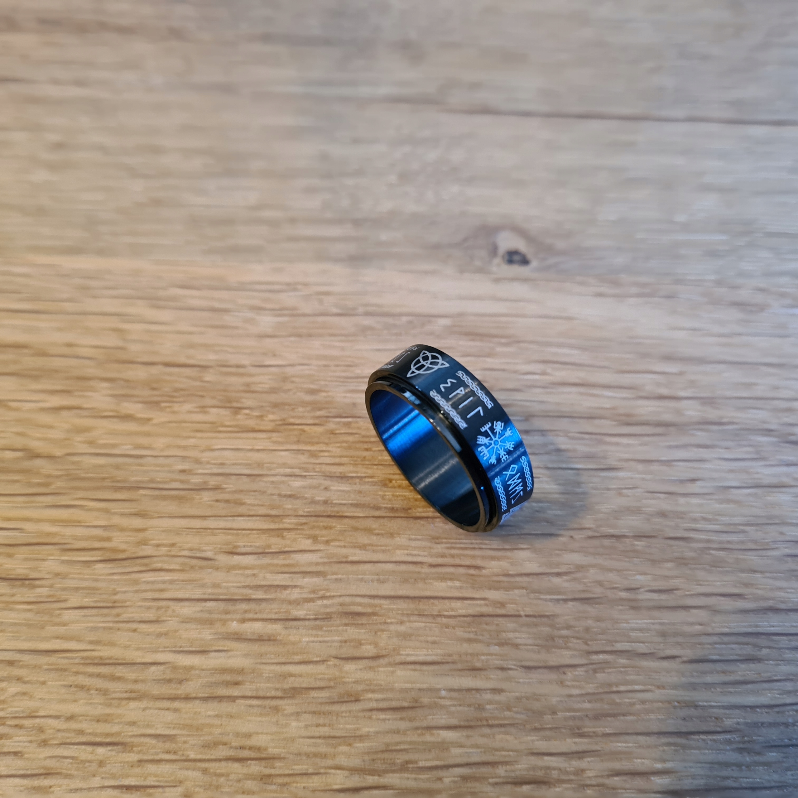 CZARNA OBRĄCZKA ANTYSTRESOWA SYGNET PIERŚCIONEK VALKNUT THOR VEGVISIR R22 Materiał stal