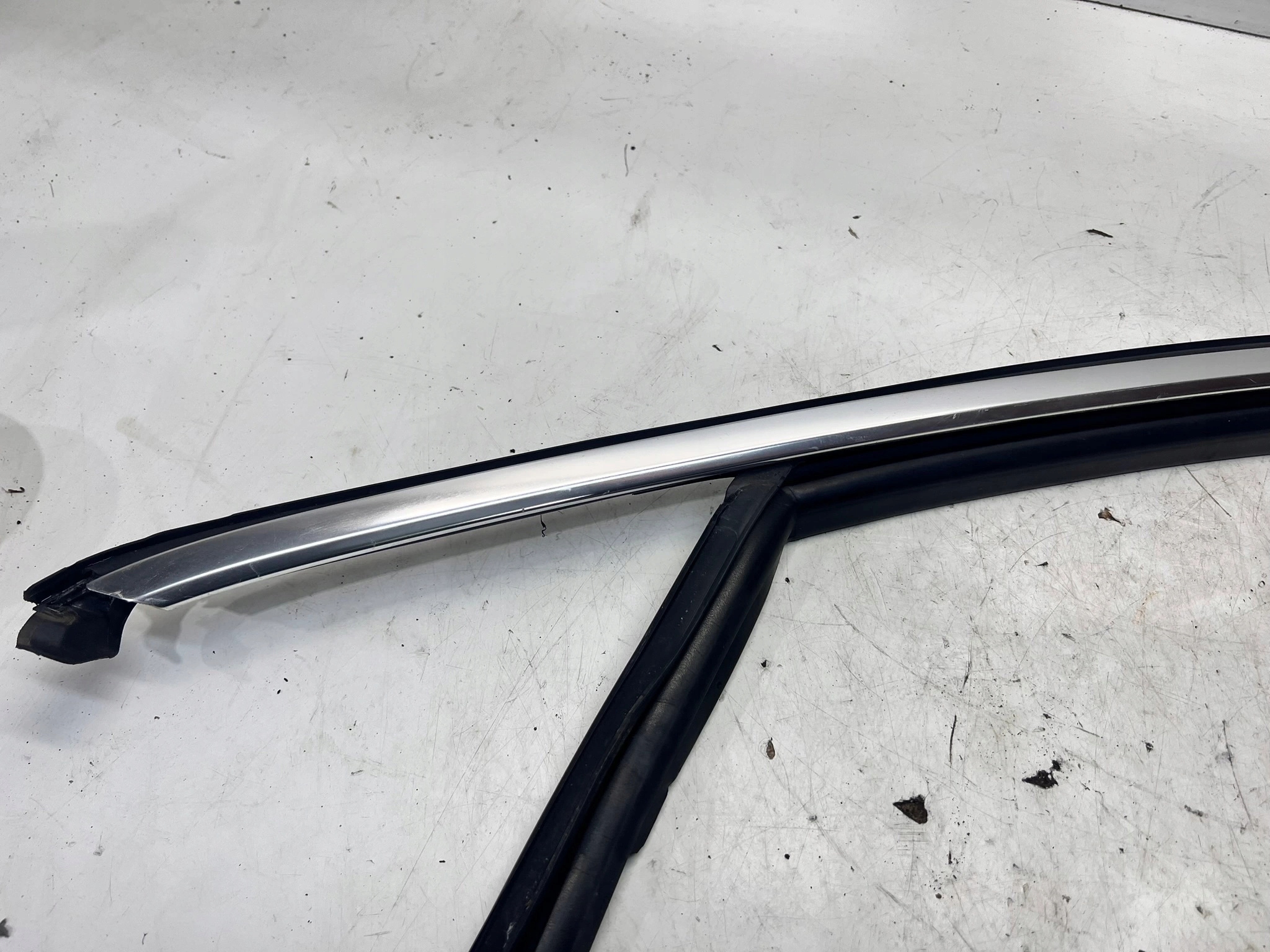 gasket door moulding CHROM left front AUDI A3 8Y 8Y0837431A