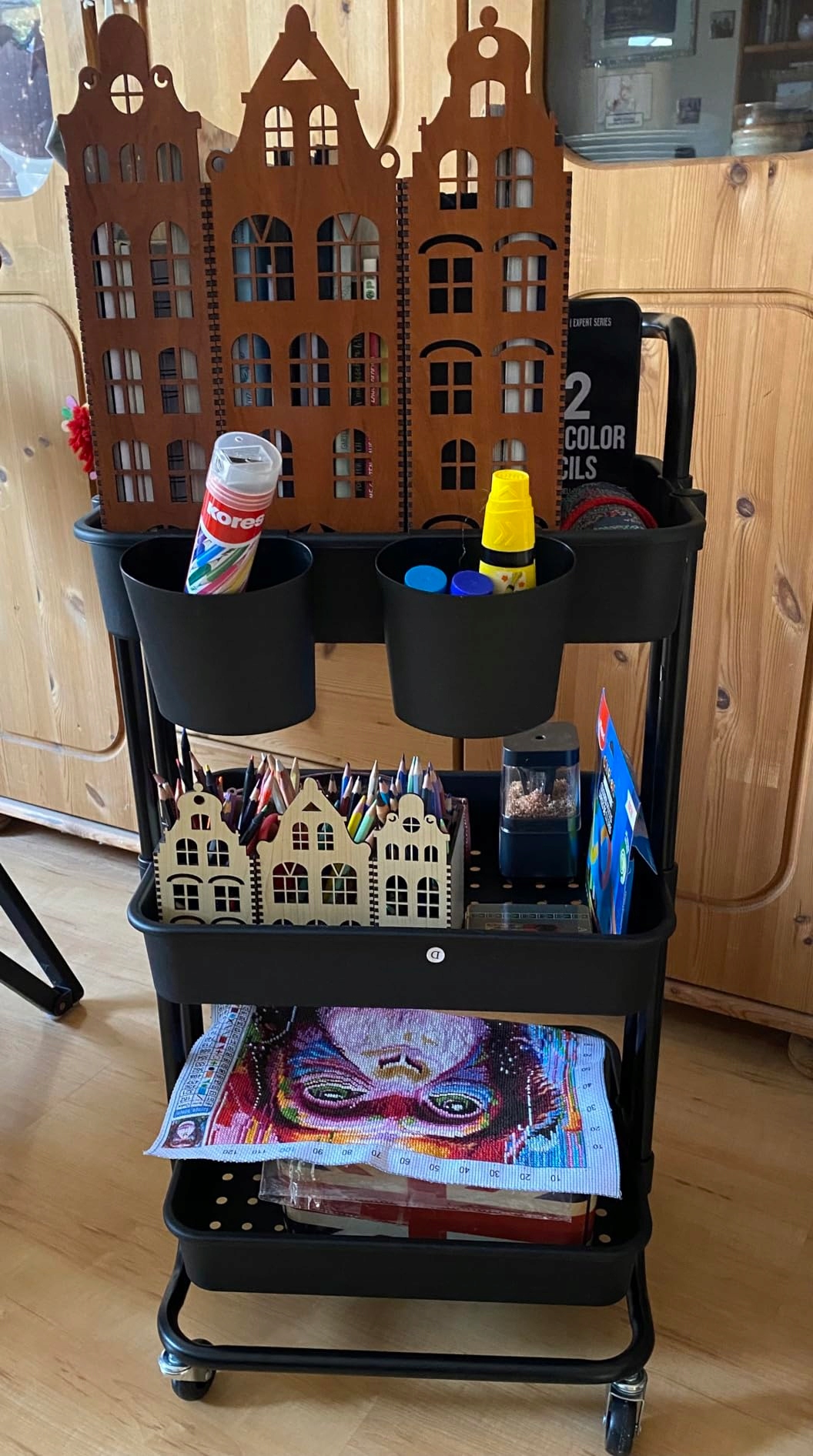 WÓZEK KUCHENNY REGAŁ NA KÓŁKACH 3 PÓŁKI SZAFKA Z UCHWYTEM MOBILNY WĄSKI Materiał plastik