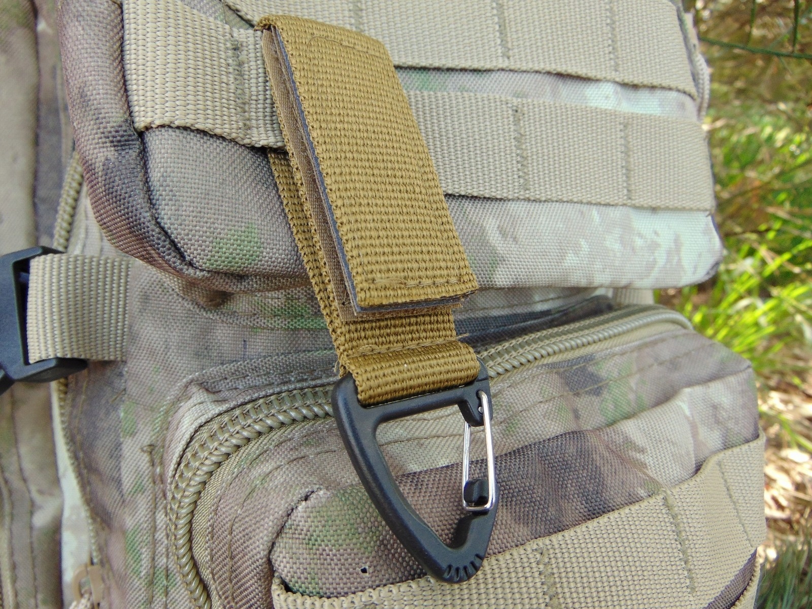 UNIWERSALNY UCHWYT DO PLECAKA KAMIZELKI SYSTEM MO Model inny